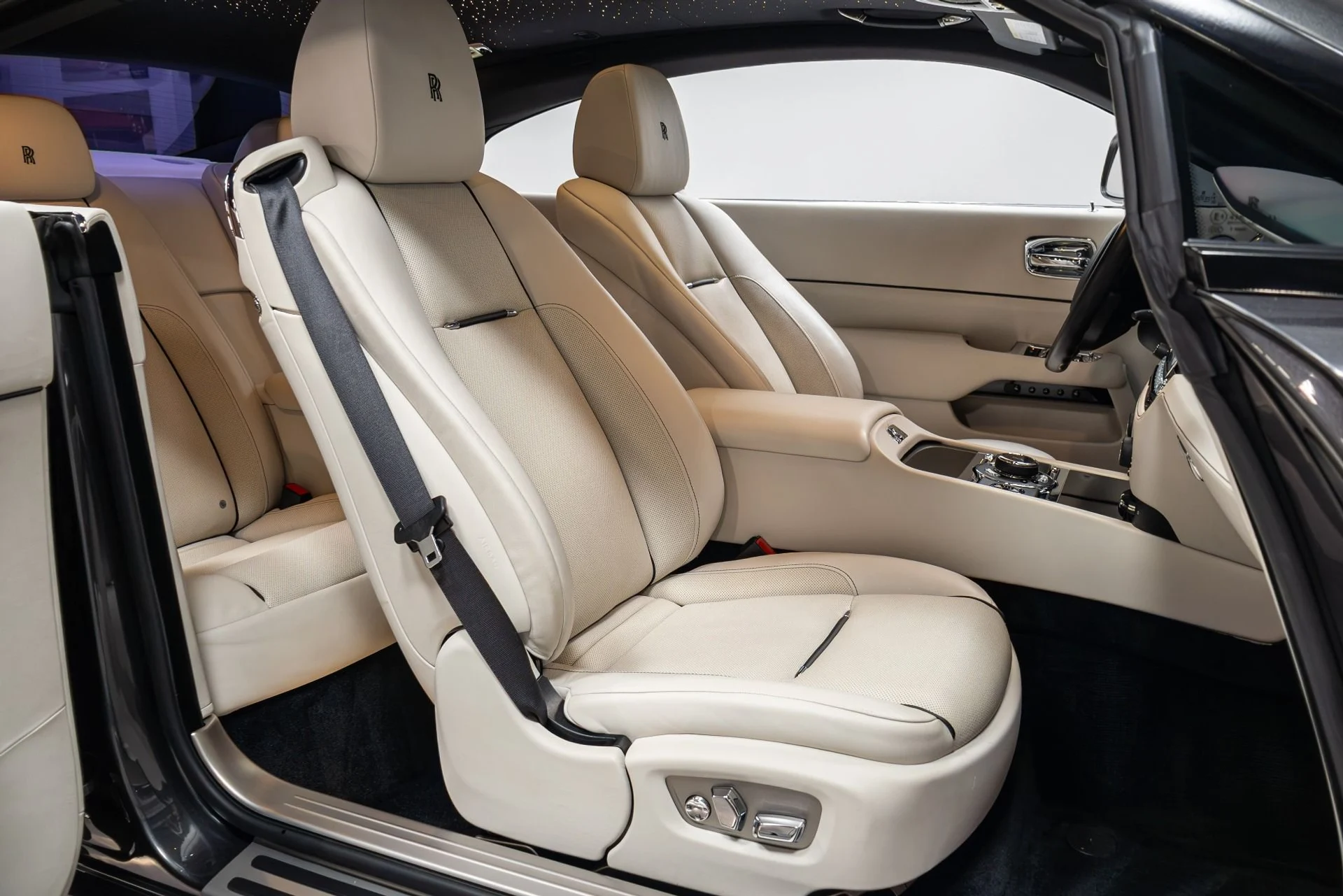 mph020_1057256703_Used_2016_Rolls_Royce_Wraith_1765322495_8e4ace6c61