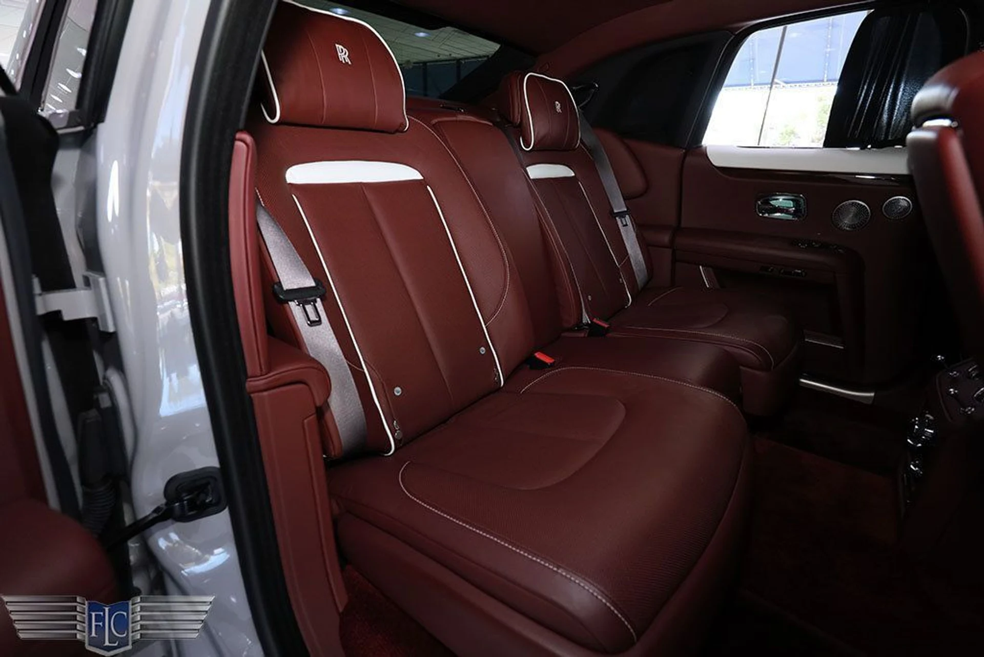 mph020_1059300178_used_2021_rolls_royce_ghost_sedan_6305_22950385_21_1024_4b5ad96eef