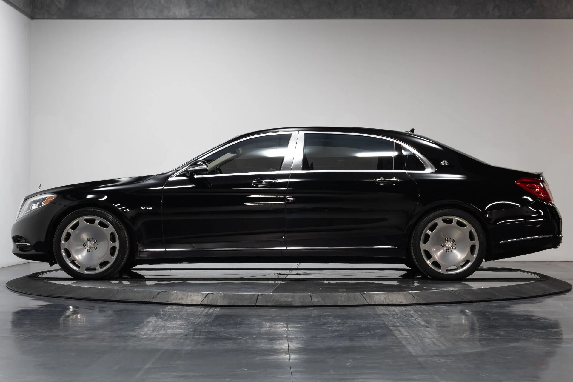 mph020_1062314265_Used_2016_Mercedes_Benz_S_Class_Maybach_S_600_1763586066_da86469fbc