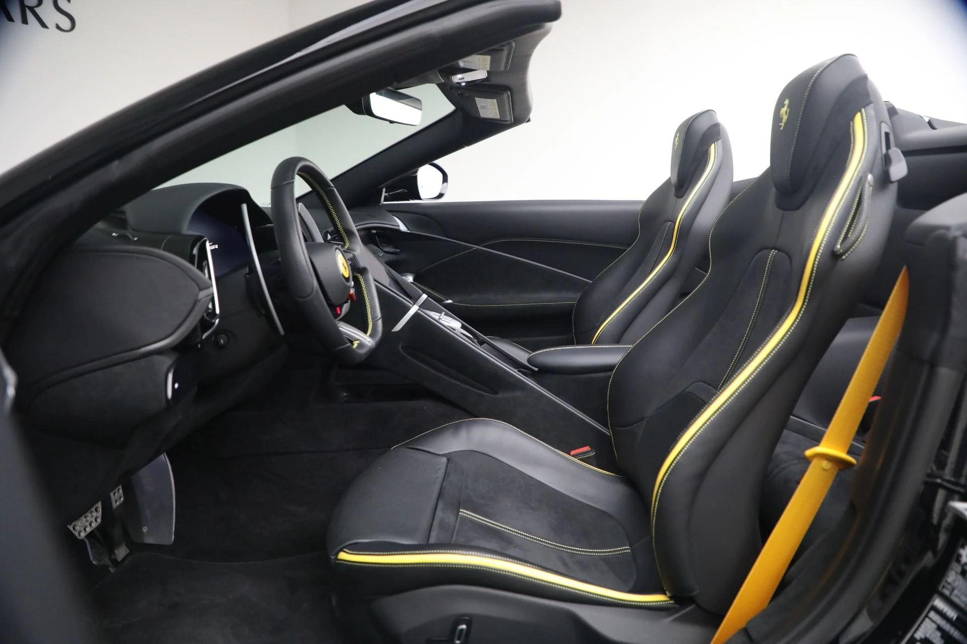 mph020_1064151109_Used_2025_Ferrari_Roma_Spider_1772825700_7b82f62c69