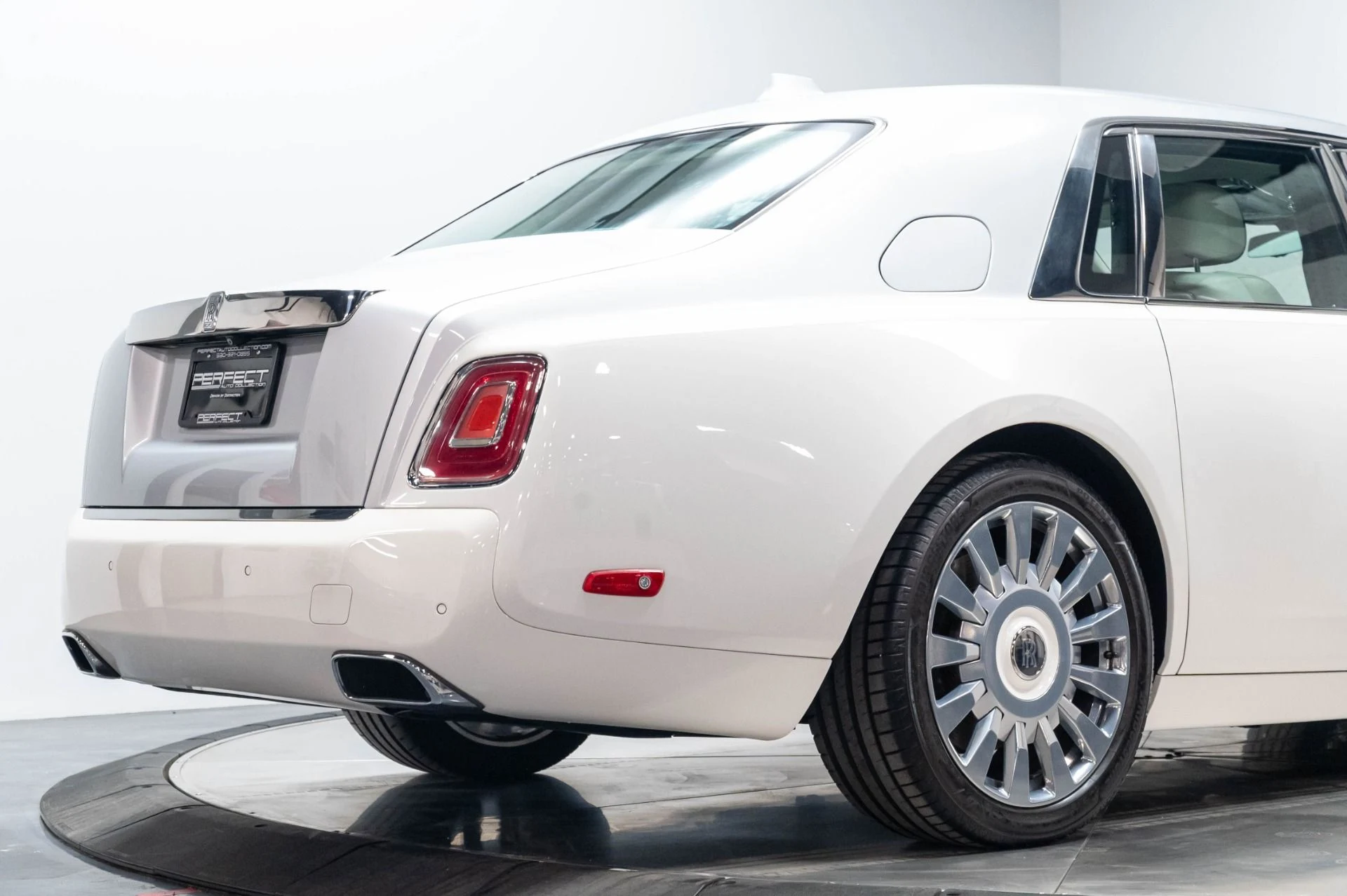 mph020_106596166_Used_2019_Rolls_Royce_Phantom_1784063951_97d3cc7bfb