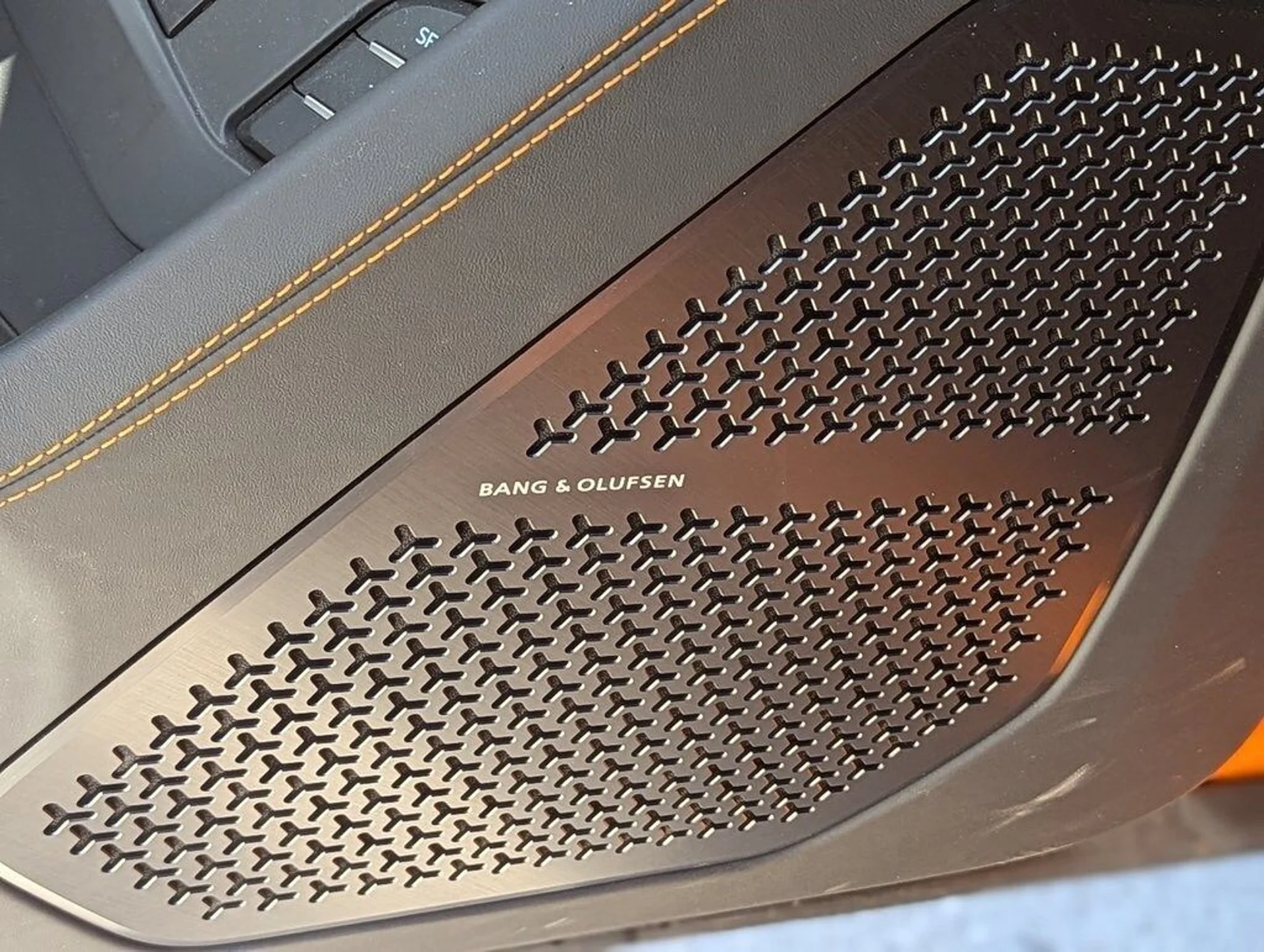 mph020_1068278476_e440bacaf9d4f93b7db880bfdbb04cecx_509dc3f7ea