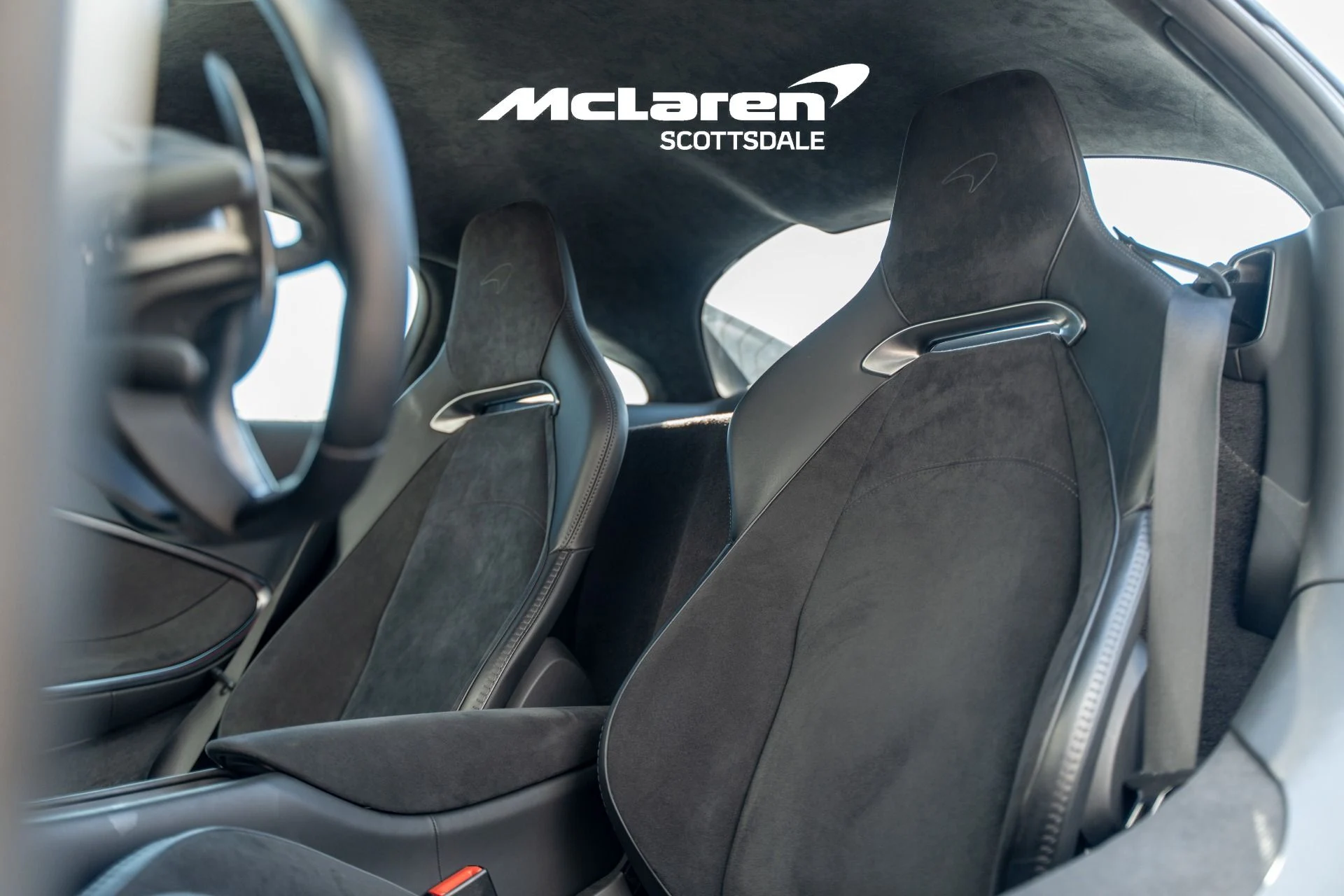 mph020_1069409700_Used_2024_MCLAREN_ARTURA_1763510051_4d0c4473e1