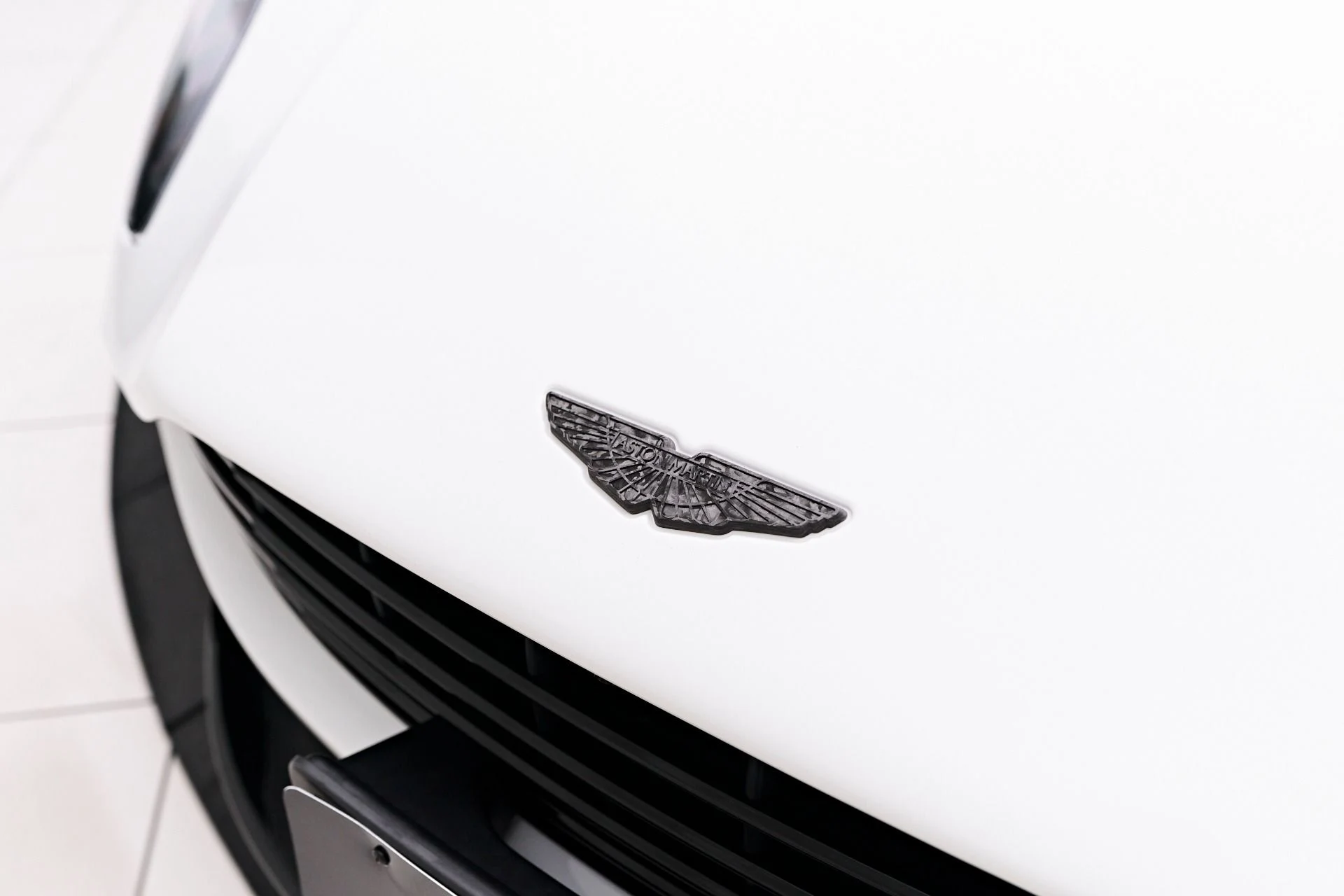 mph020_1069659606_Used_2020_Aston_Martin_DB_11_AMR_1756239343_0cfabd964e