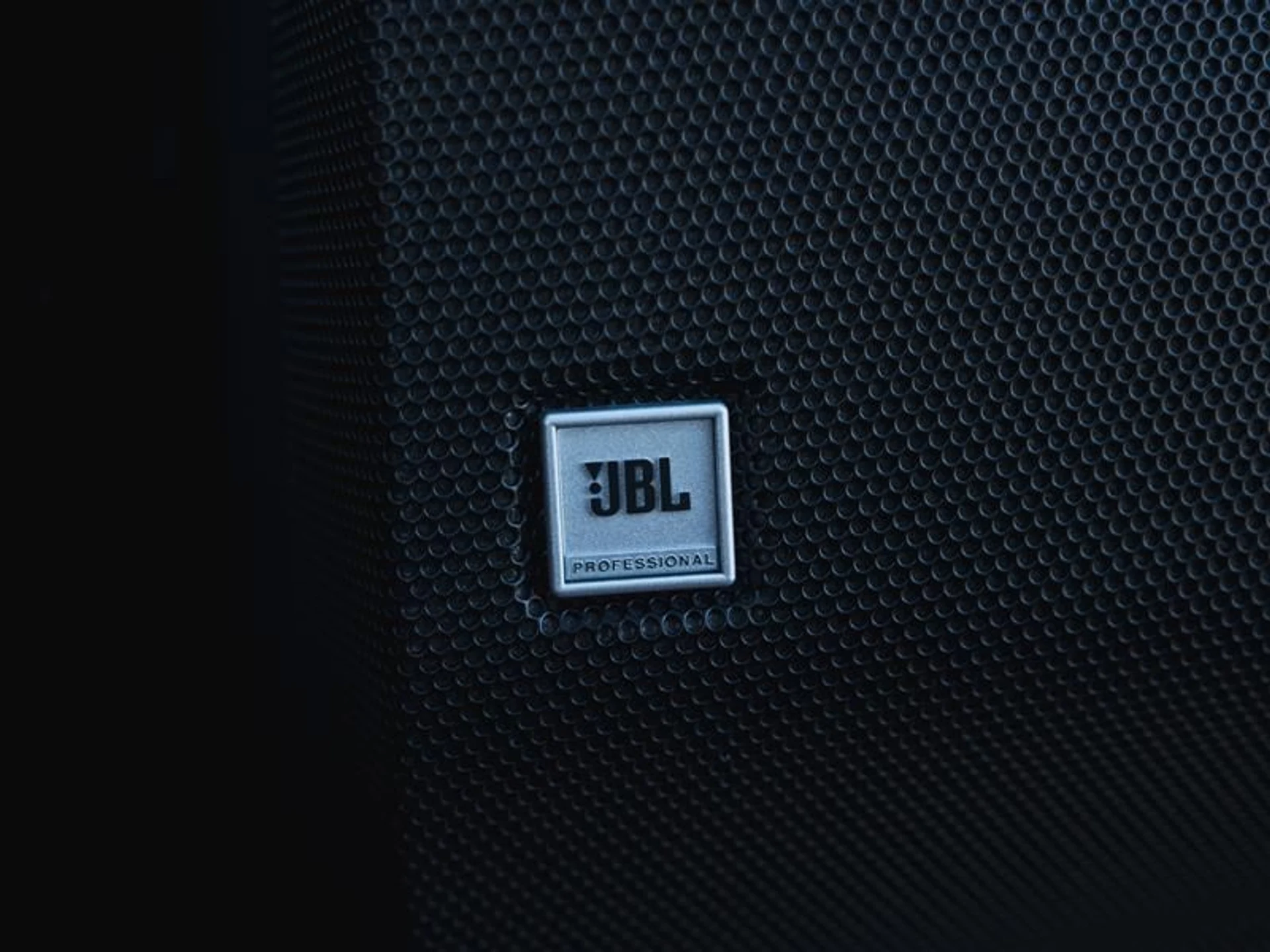 mph020_1071519612_f4elegsm_dc28f23a51