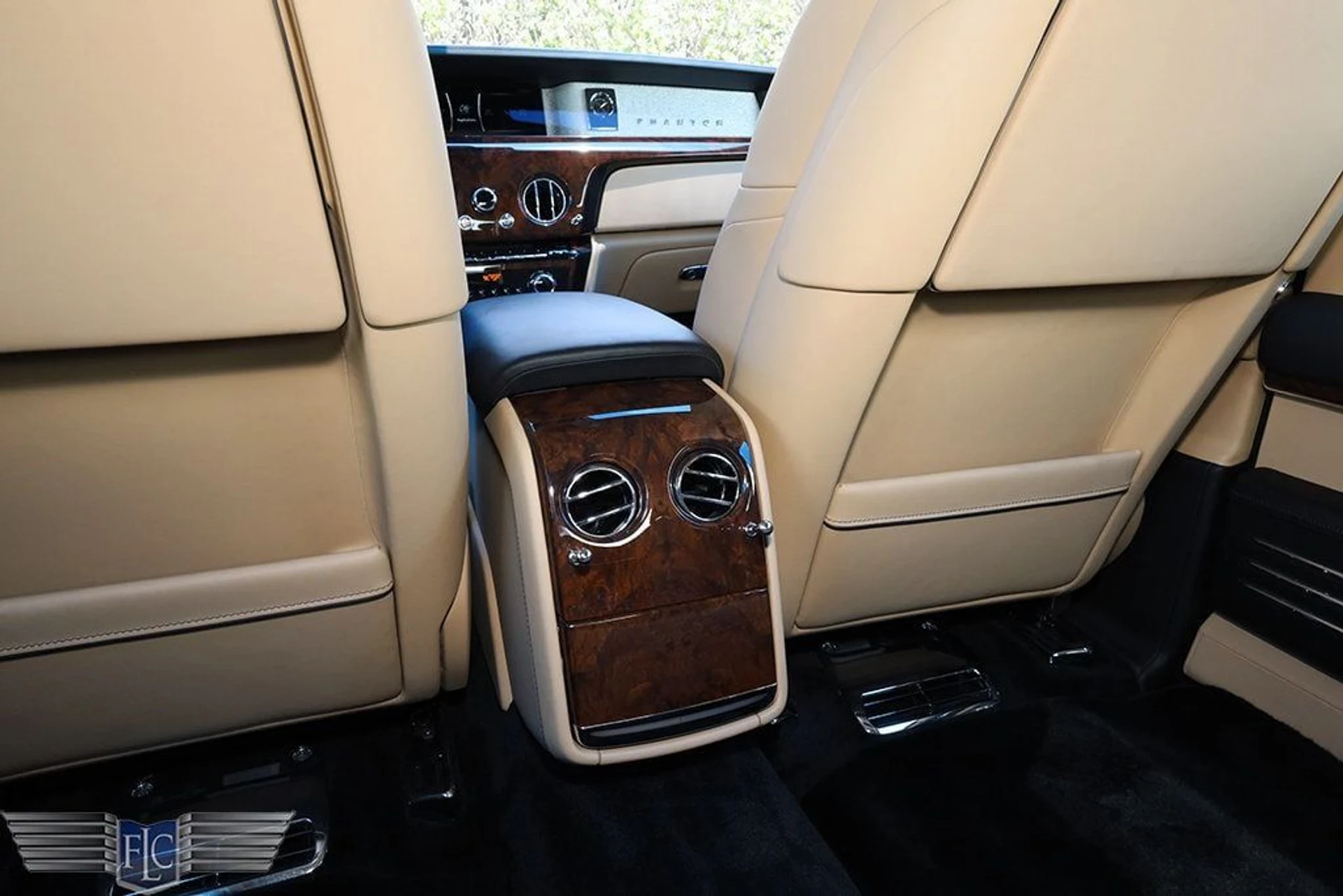 mph020_1072629851_used_2020_rolls_royce_phantom_extendedwheelbasesedan_6305_22909109_21_1024_58f64409f7
