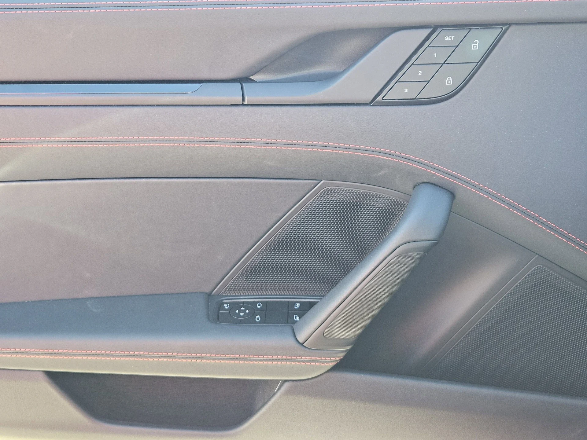 mph020_1074783764_e61cebb80635d7c38e6d68e0672211f6x_f78b4dde31