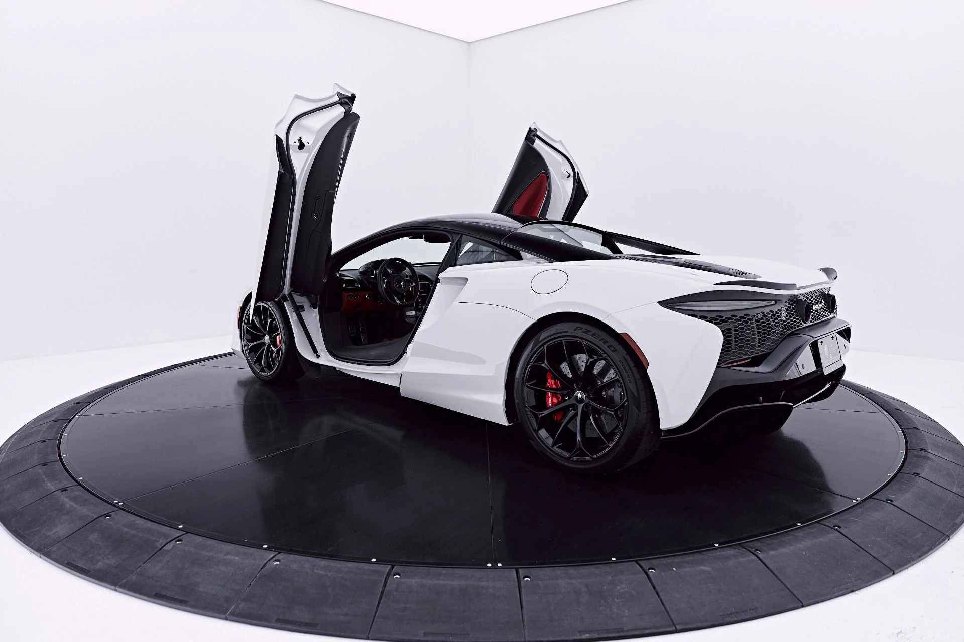 mph020_1077623514_Used_2024_Mc_Laren_Artura_1782759229_9555380a88