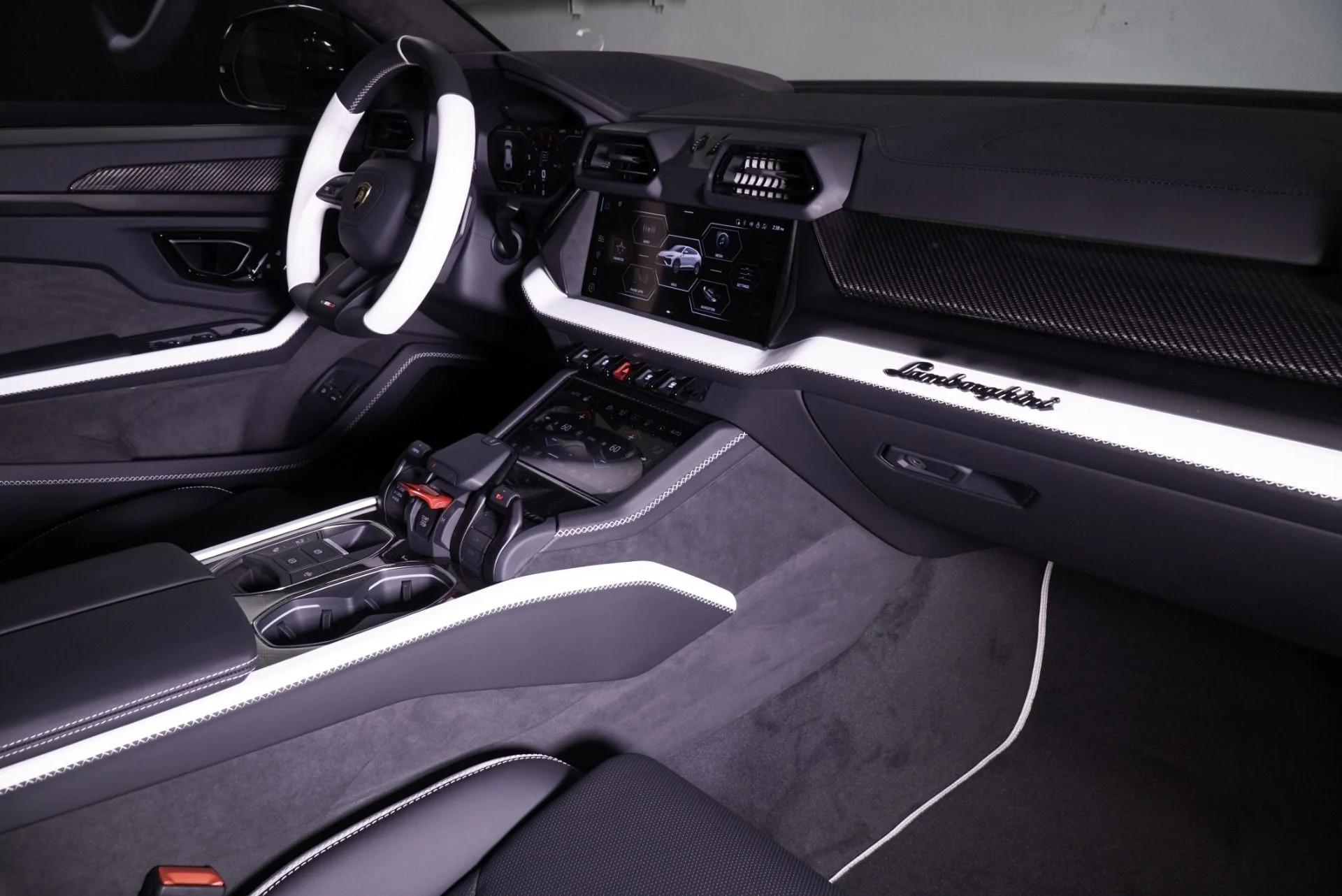 mph020_107788116_New_2025_Lamborghini_Urus_SE_1760546686_e4057109f9