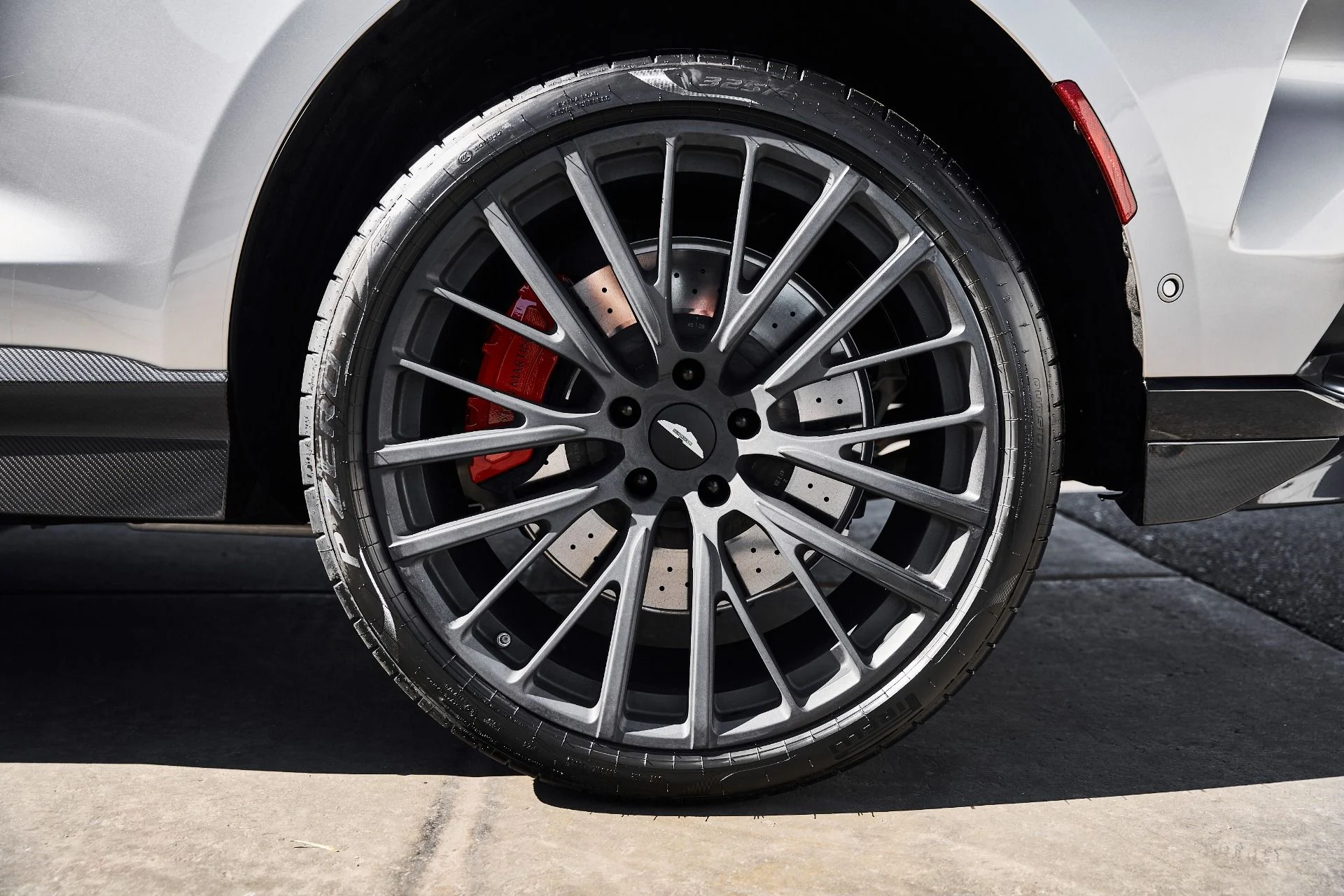 mph020_1087952414_Used_2025_Aston_Martin_DBX_707_1778288591_34a47918a9