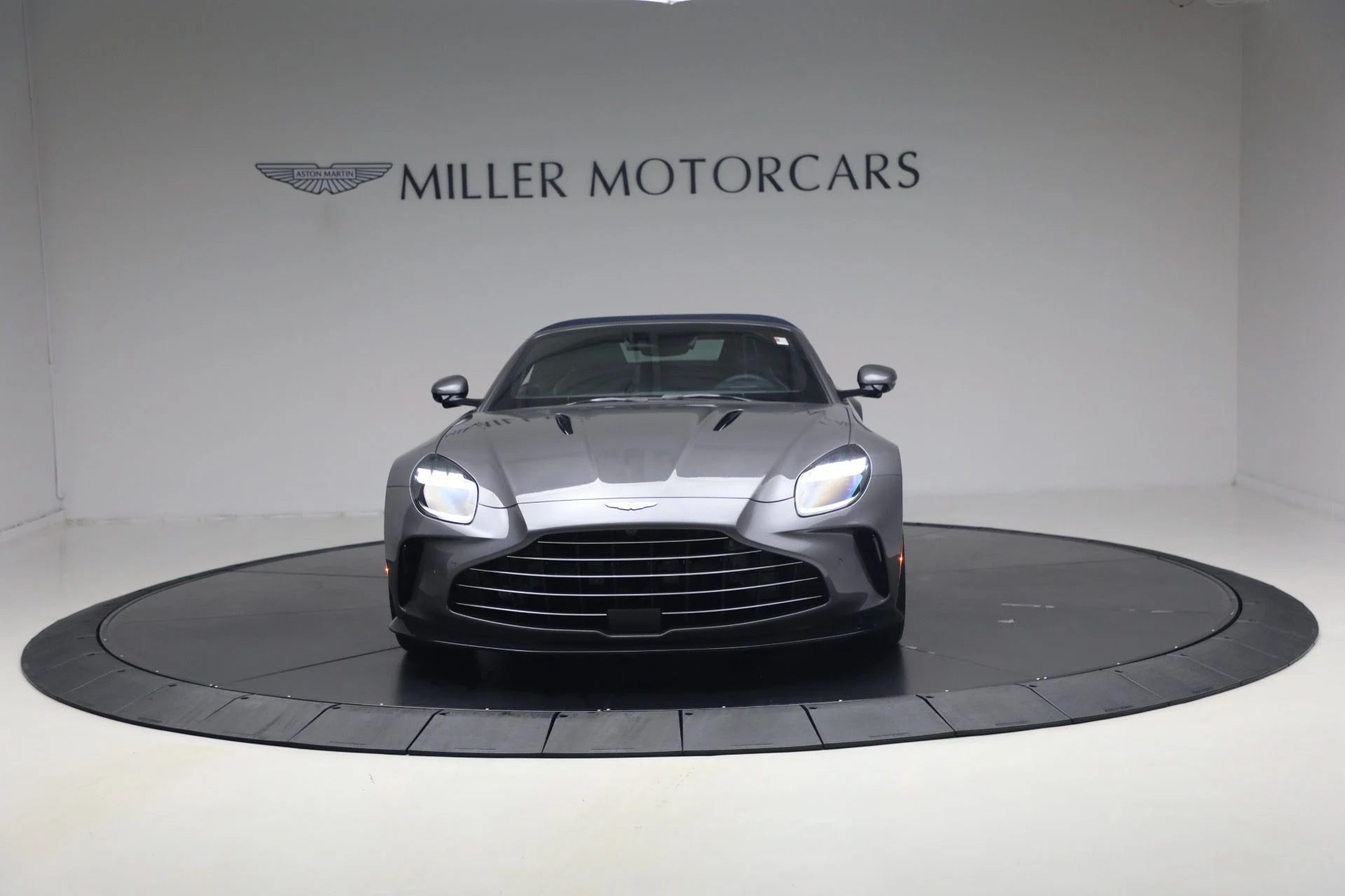 mph020_1092990681_New_2026_Aston_Martin_Vantage_S_Roadster_1786132821_81ad75d981