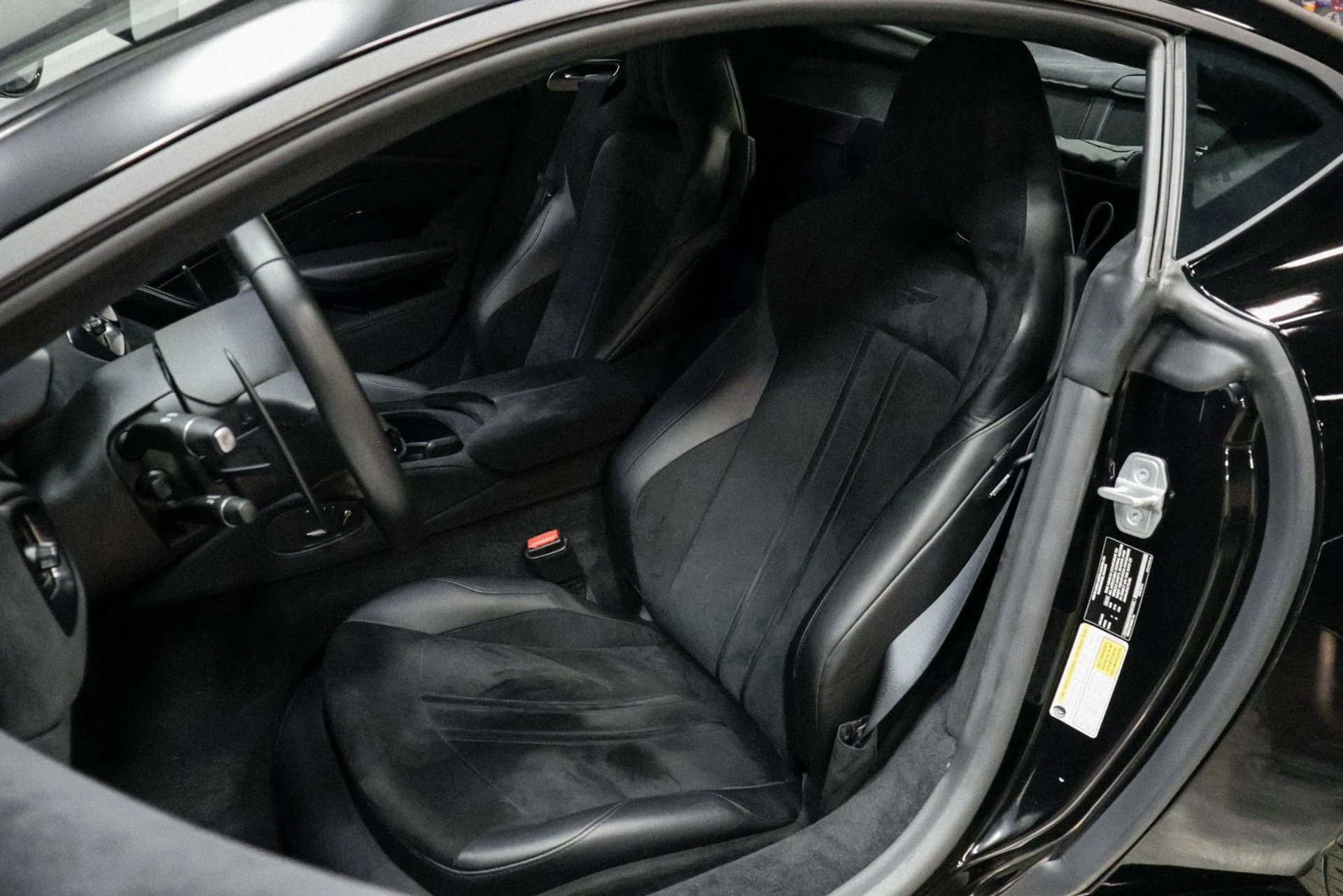 mph020_1096954579_Used_2019_Aston_Martin_Vantage_1760536452_7aaaeb9585