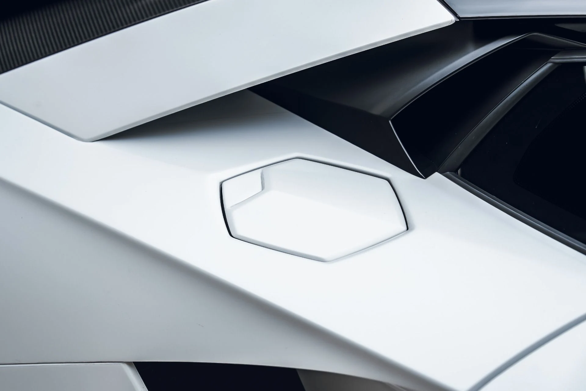 mph020_1104474972_Used_2018_Lamborghini_Aventador_LP_740_4_S_1783639892_9d6d2e51c5