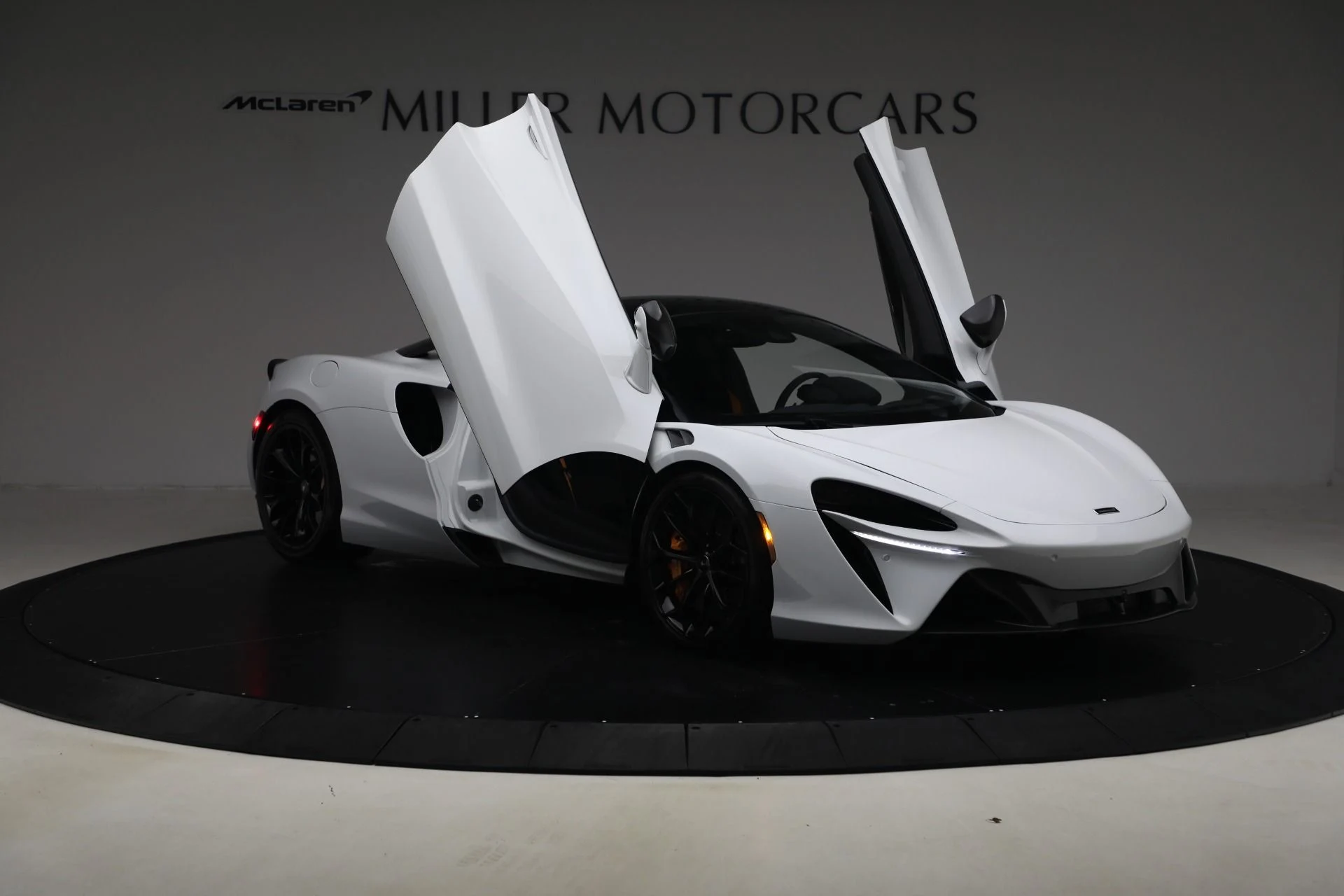 mph020_1104779492_Used_2023_Mc_Laren_Artura_b072138a54