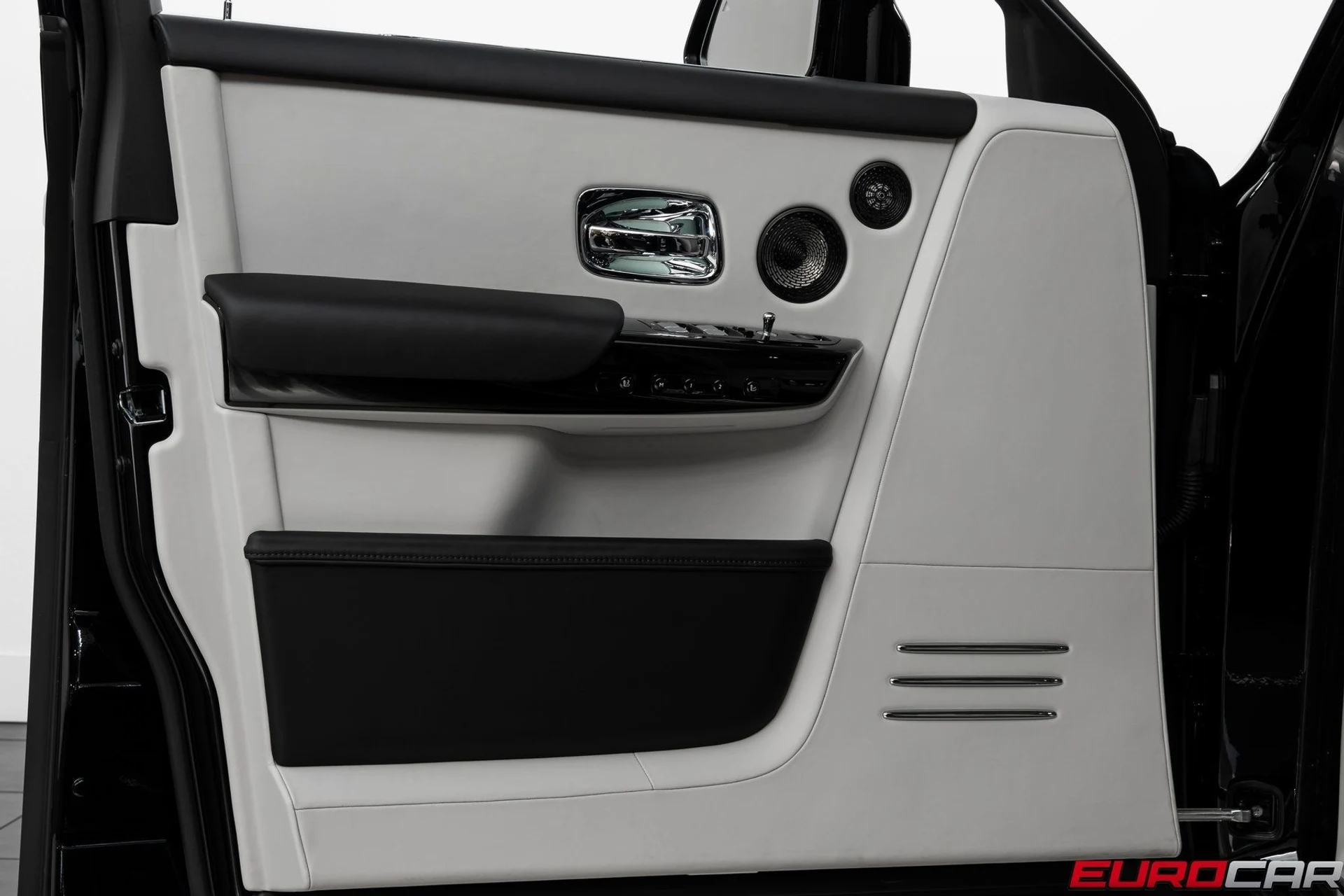 mph020_1108630602_image_21_a3a2a71555