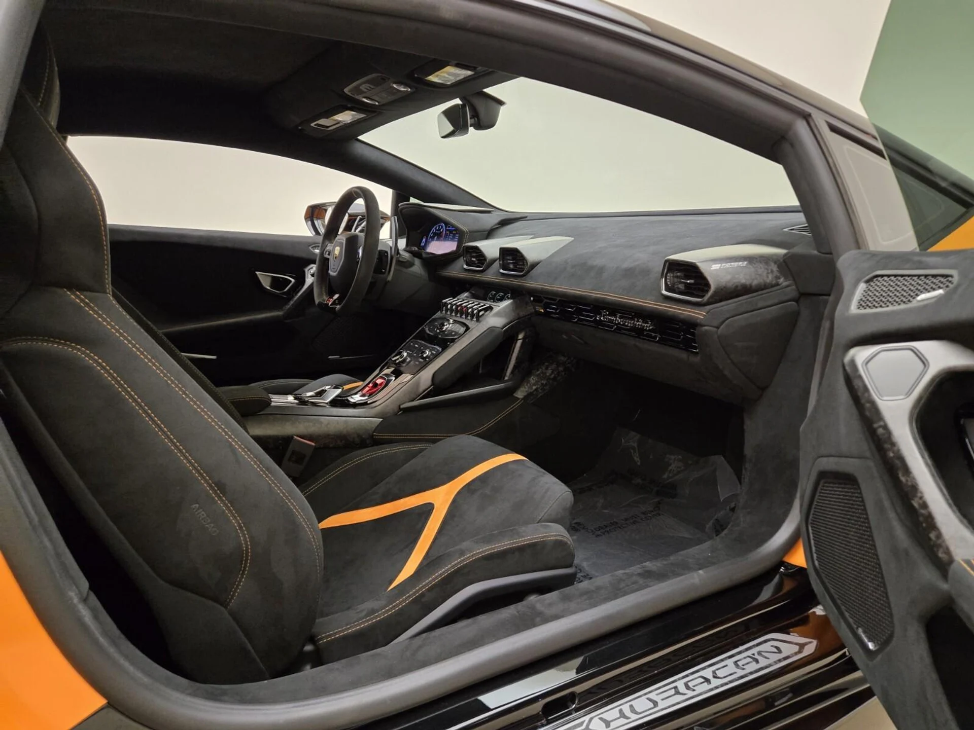mph020_1112211703_Used_2019_Lamborghini_Huracan_Performante_1753165083_7a54c85083