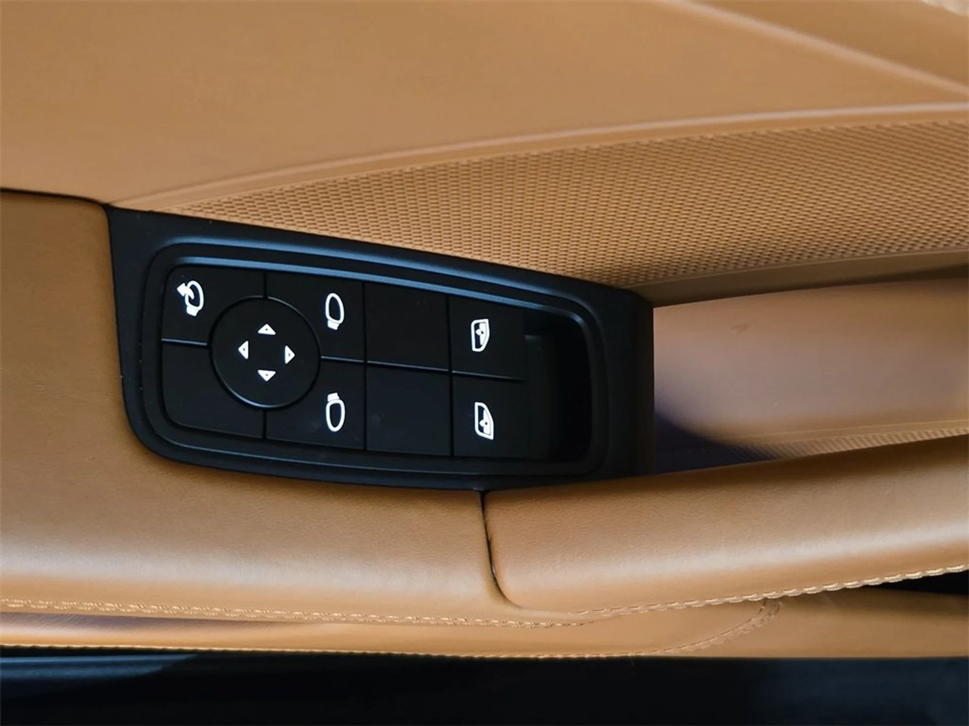 mph020_1113136557_c49edf0f62cd440f36209f8cda2339bb_7a37827641