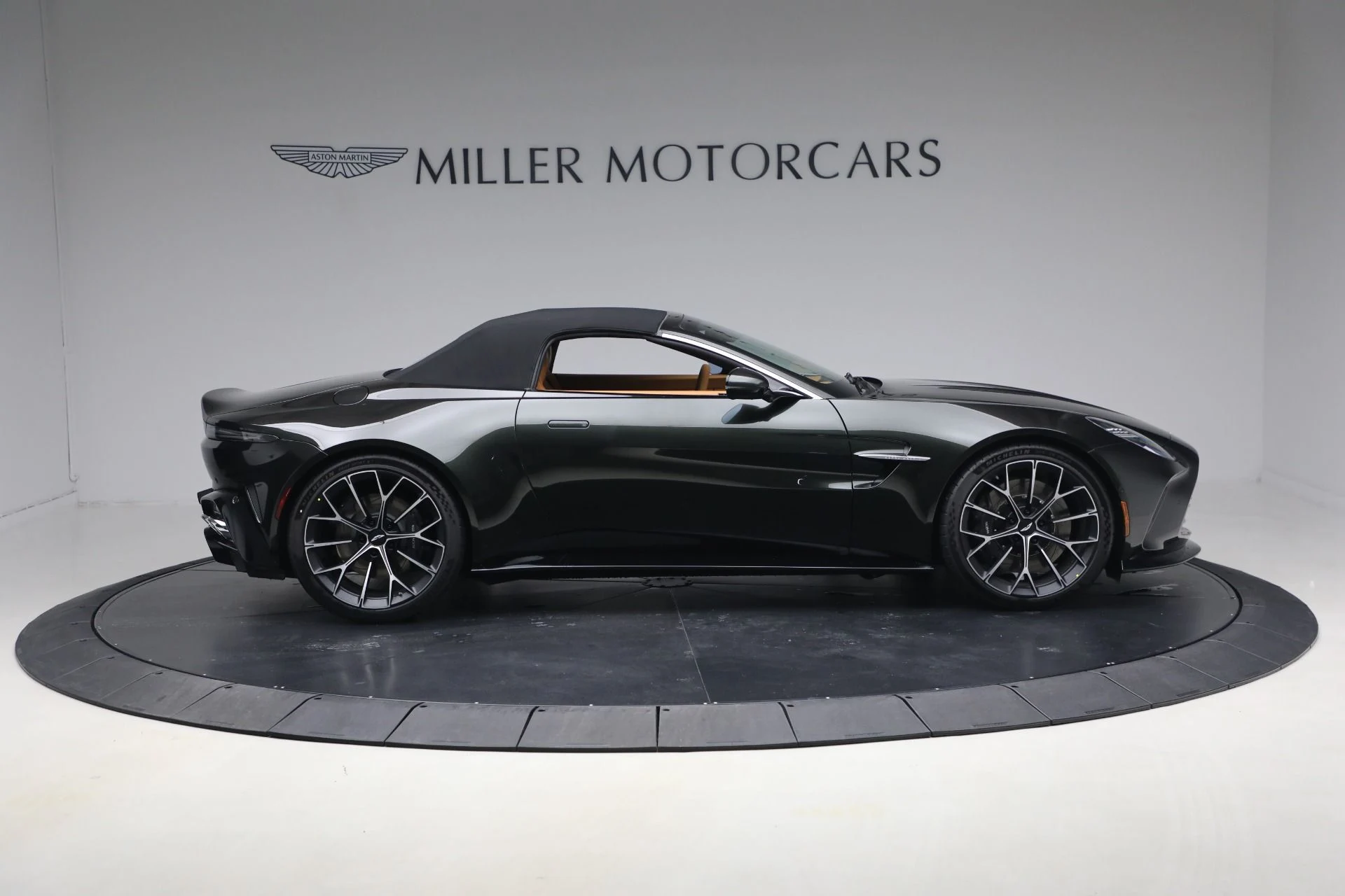 mph020_1118685543_New_2026_Aston_Martin_Vantage_Roadster_1767214554_d11b095c3d
