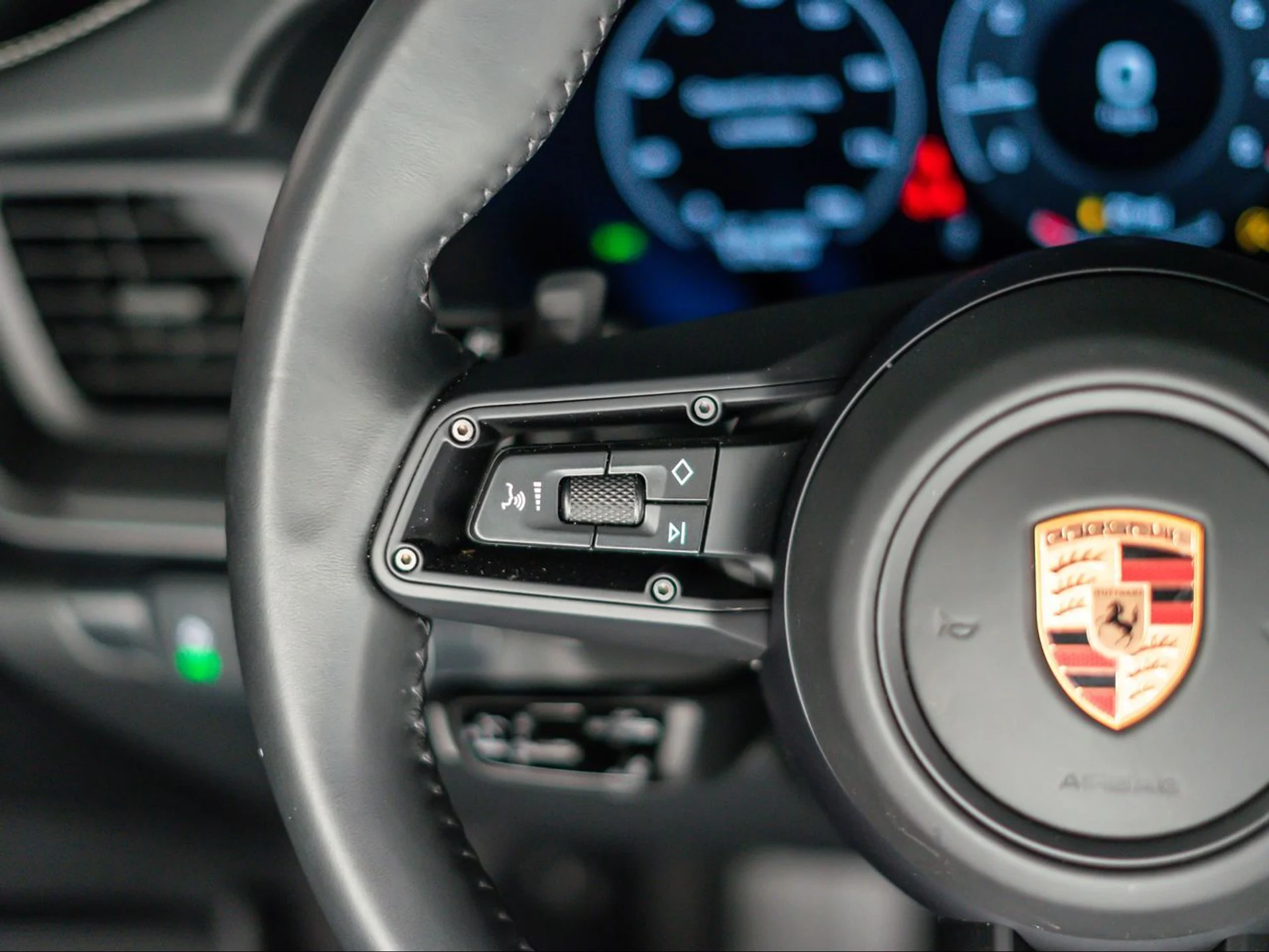 mph020_1123892873_23e86e3ec9b4b10df2b38f39f14fc637_64a221c639