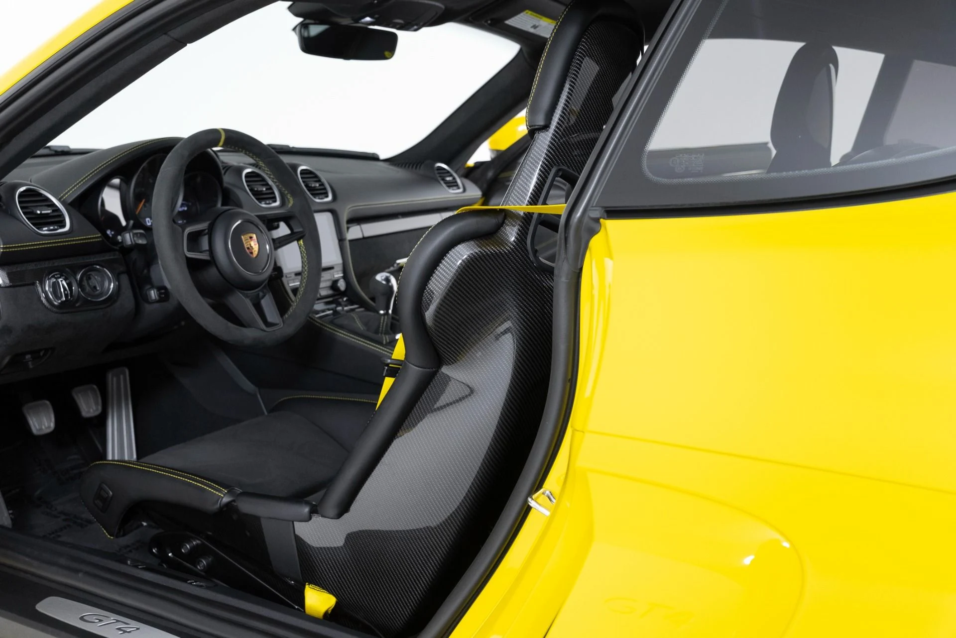 mph020_1124550041_Used_2022_Porsche_718_Cayman_GT_4_1769546035_09a39890ba