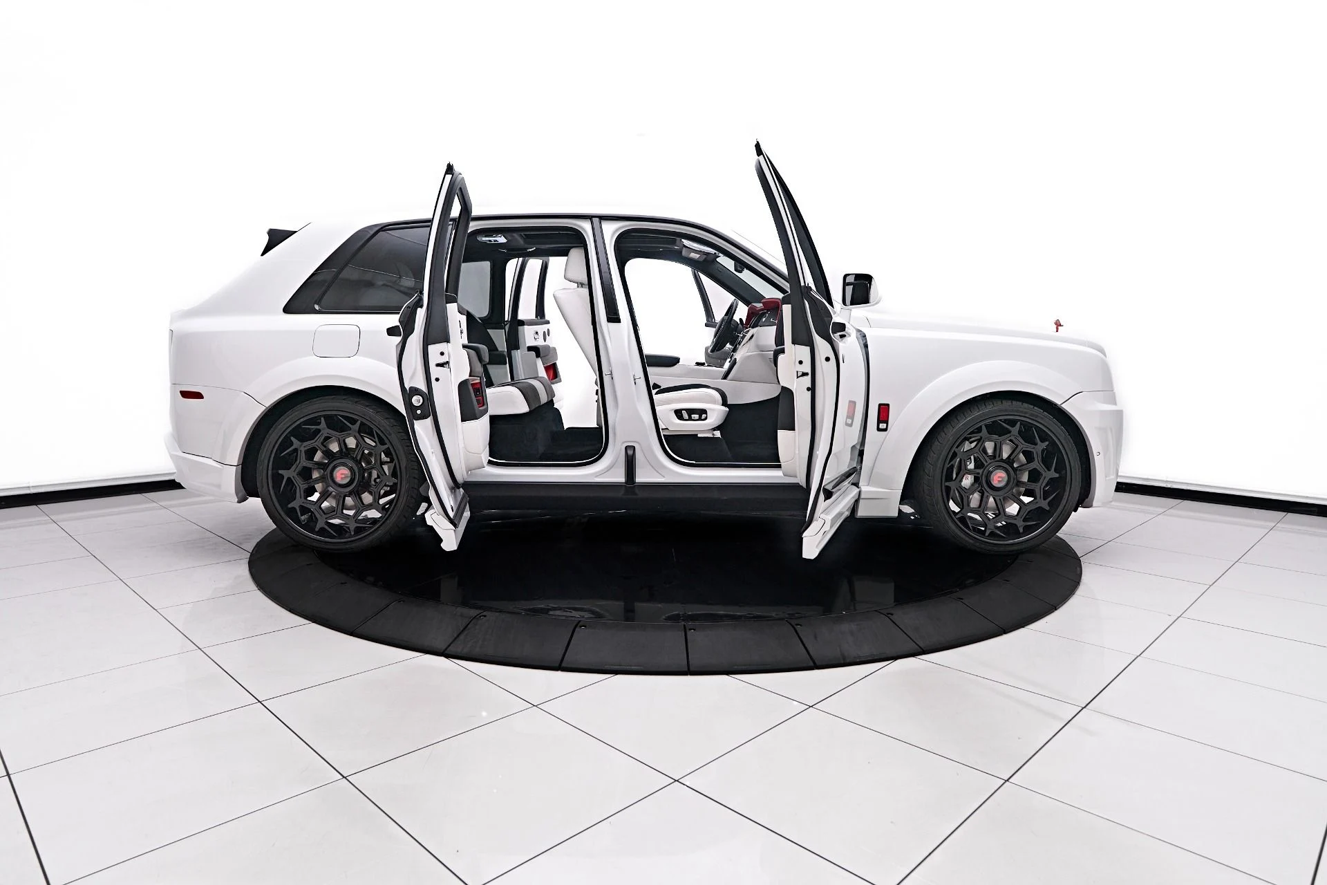 mph020_1129124349_Used_2021_Rolls_Royce_Cullinan_1753389372_61469803b0