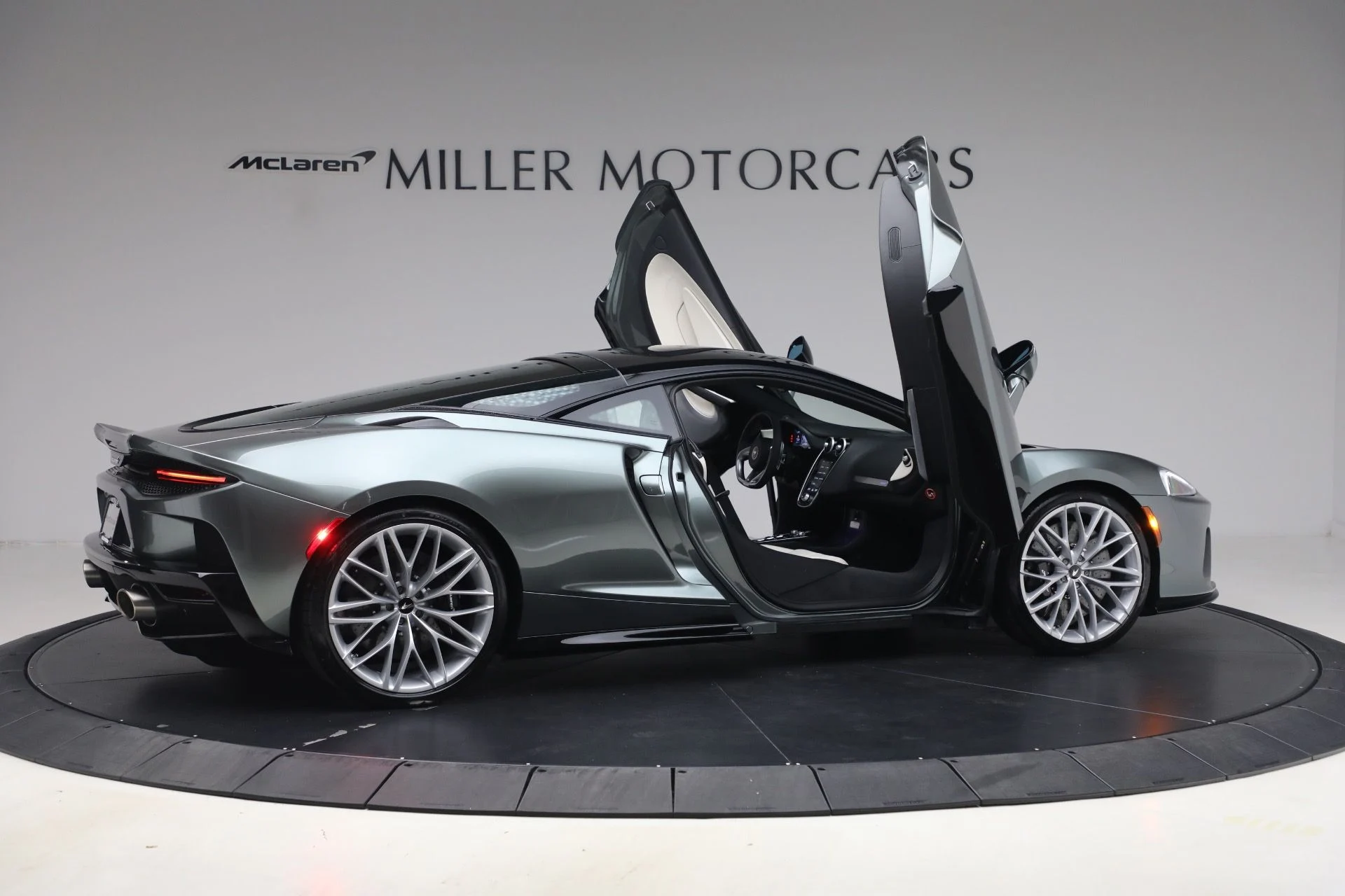 mph020_1139386583_New_2027_Mc_Laren_GTS_Tech_Lux_2fe66d31d7