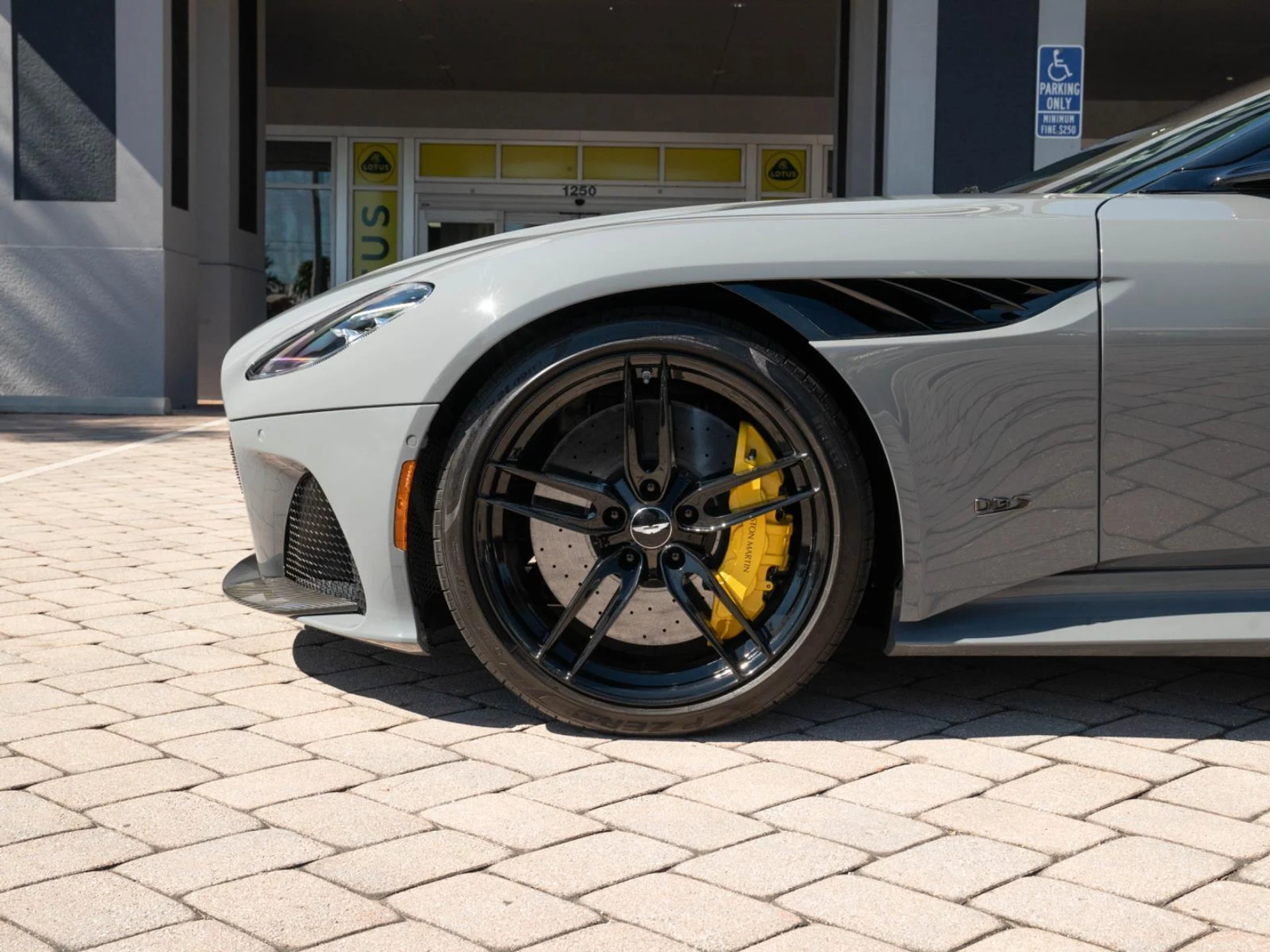 mph020_1141830600_Used_2022_Aston_Martin_DBS_Superleggera_1770058026_34af8efa1e