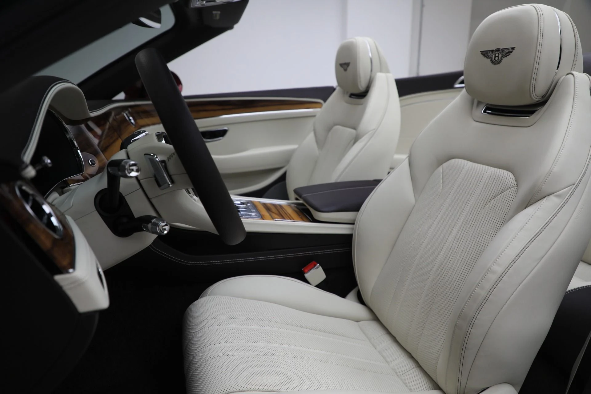 mph020_1146279470_Used_2022_Bentley_Continental_GTC_V8_1af87ad2cf