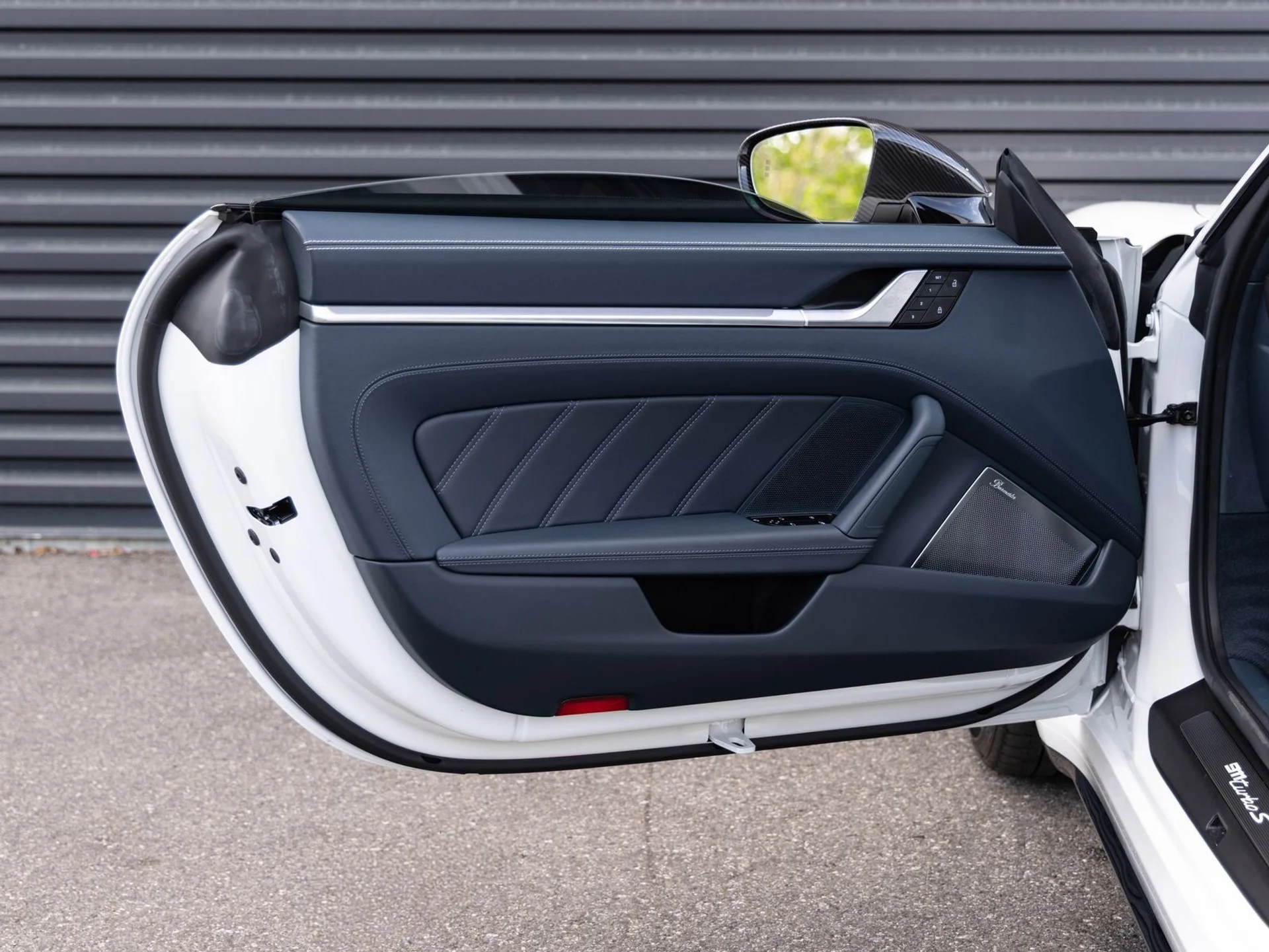 mph020_115154781_21_b174d89fda