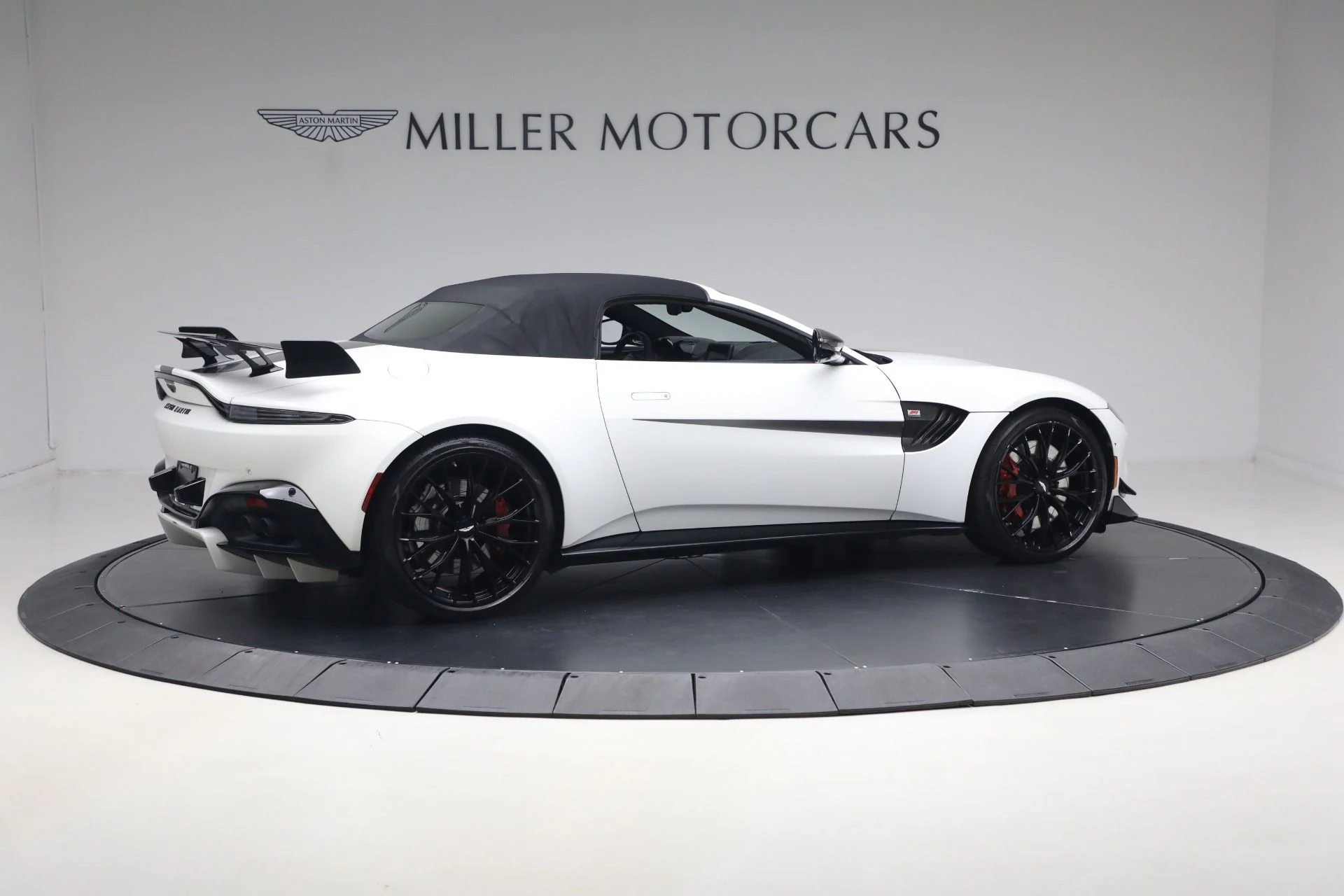 mph020_1155912747_Used_2023_Aston_Martin_Vantage_F1_Edition_1784727117_4e7c32f48f