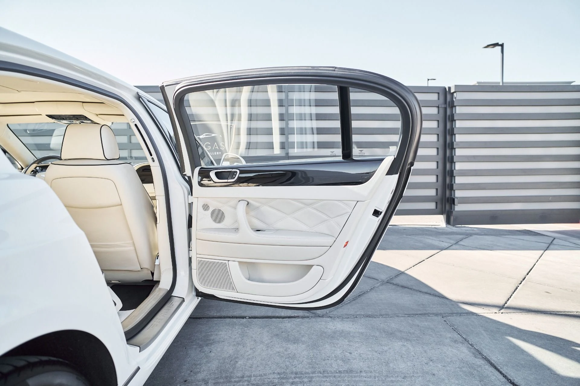 mph020_1157422105_Used_2012_Bentley_Continental_Flying_Spur_1765853748_15d5b5b9bc