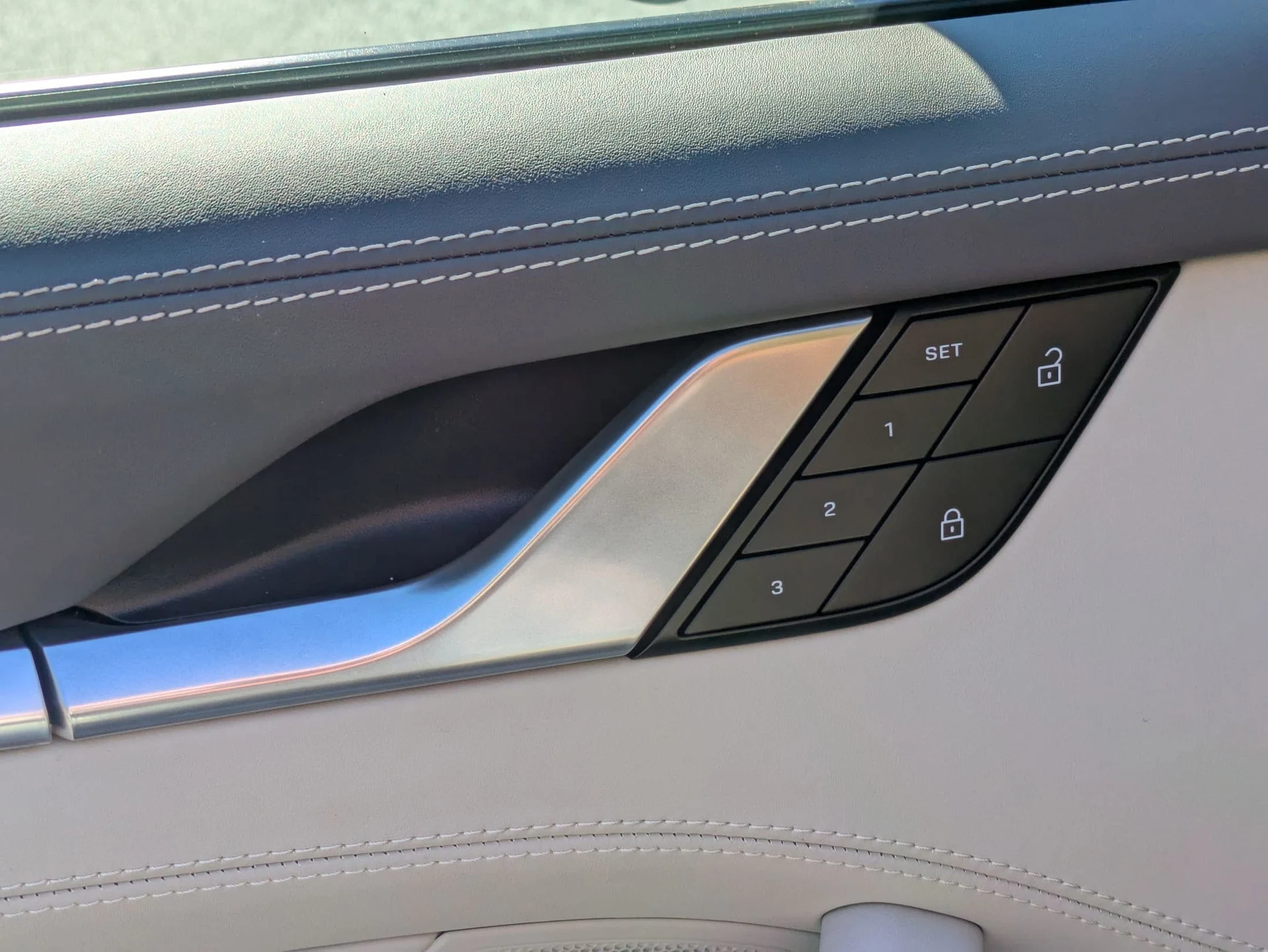 mph020_1167738843_dd89d1efa6aab53316f8035560f2875ax_2367febd81