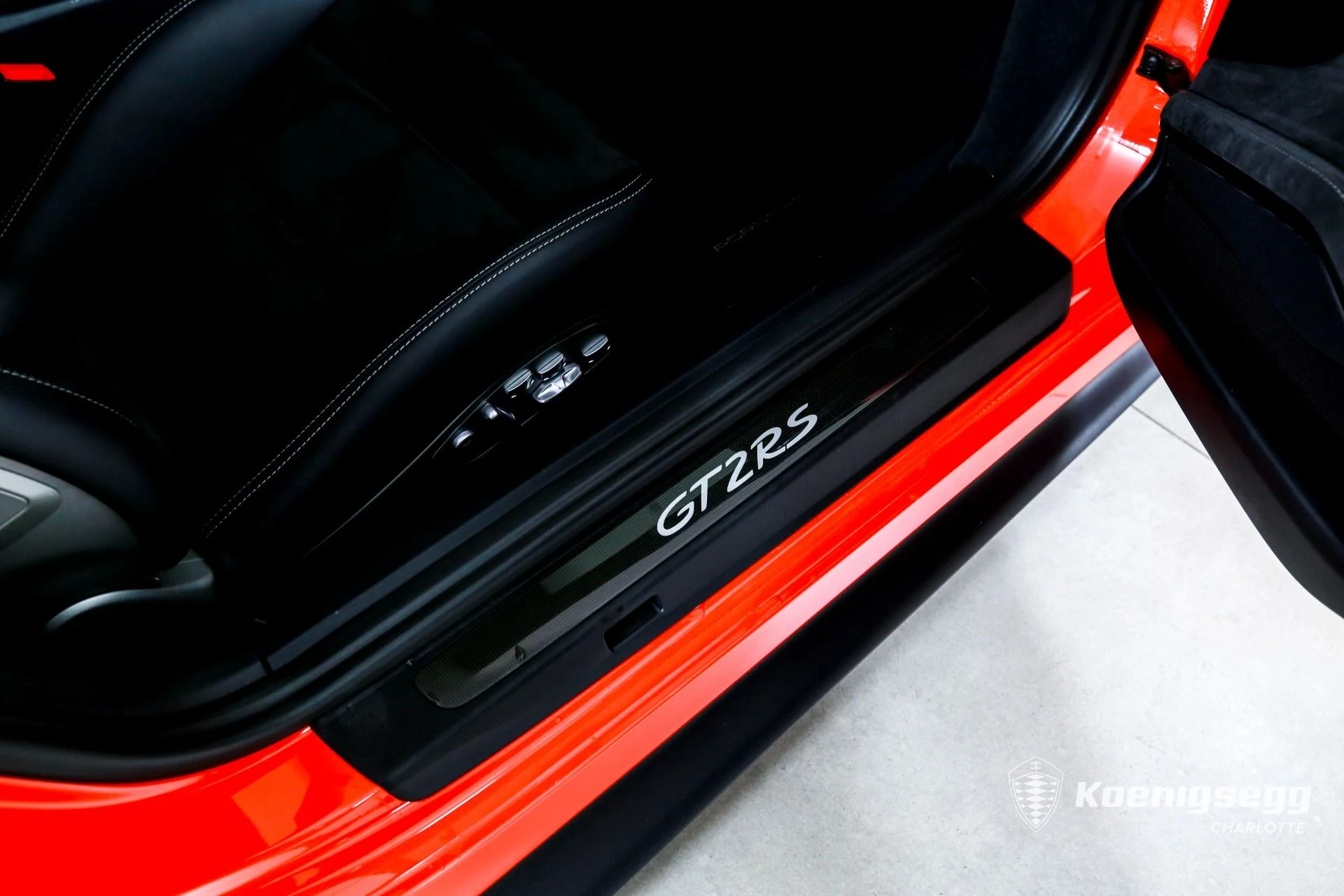 mph020_1173863020_Used_2018_Porsche_911_GT_2_RS_1783437290_81055fdec9