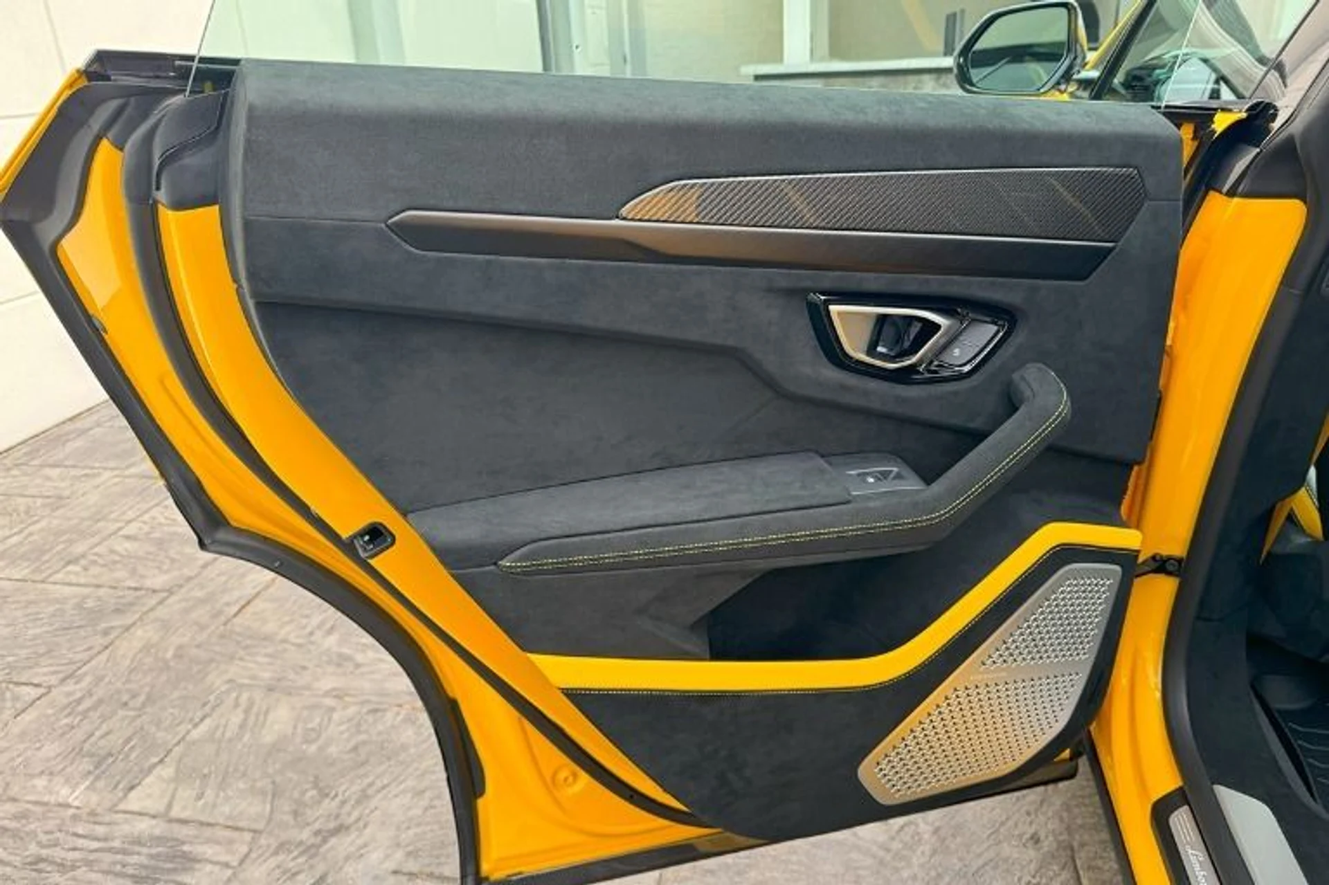 mph020_117643550_Used_2024_Lamborghini_Urus_Performante_1737405766_759eb30ef9