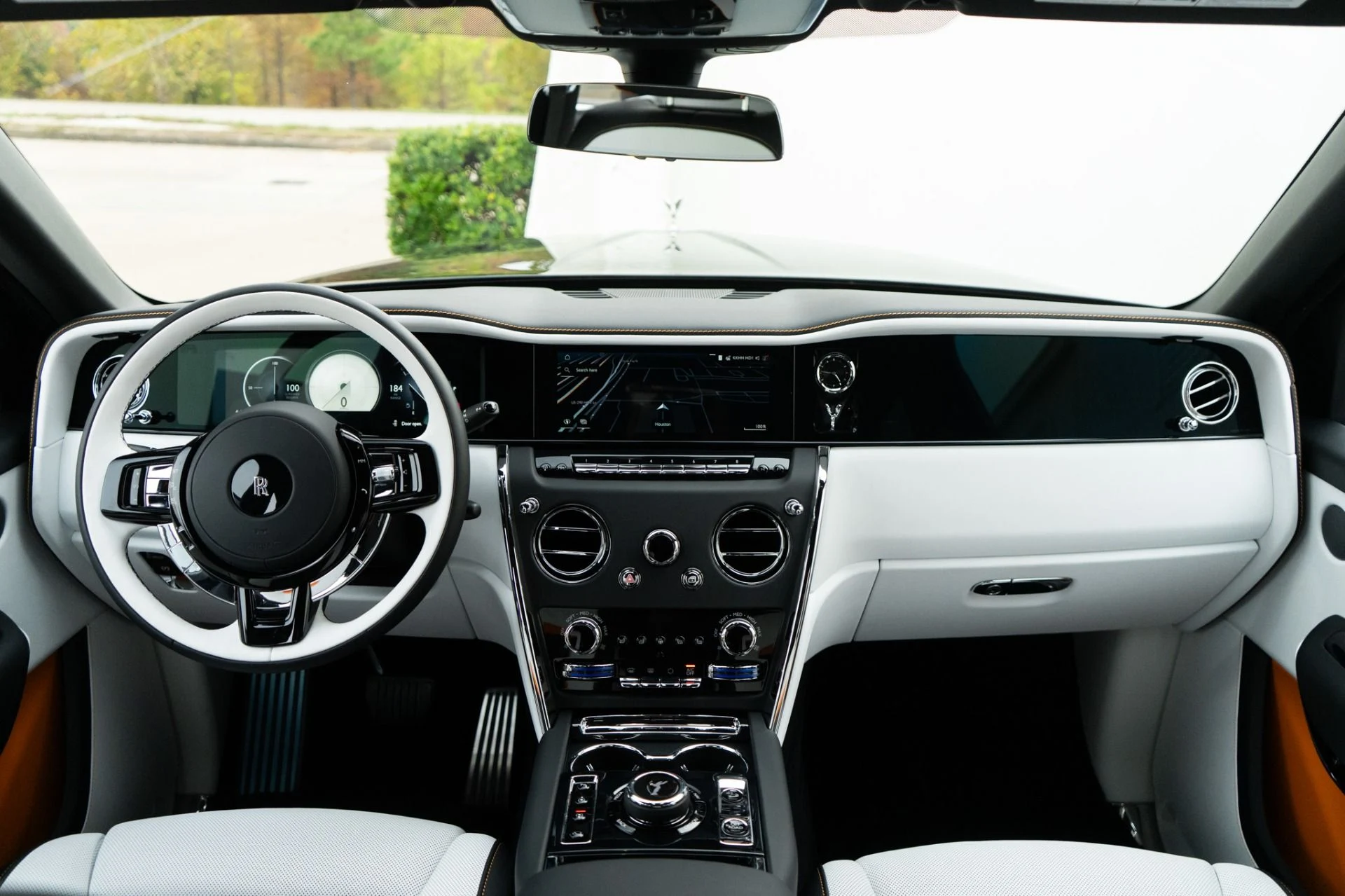 mph020_1177487251_Used_2026_Rolls_Royce_Cullinan_1765925177_2814531ce3