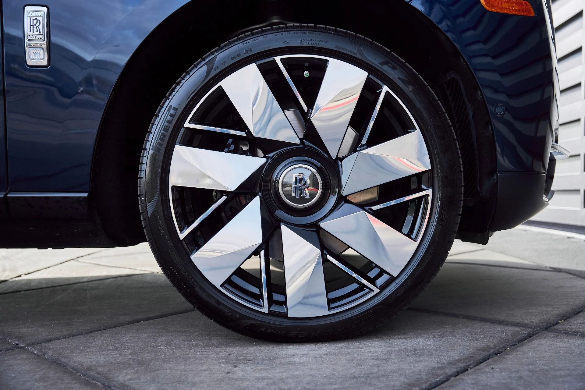 mph020_1181417835_Used_2022_Rolls_Royce_Cullinan_1767746370_499822a1a3