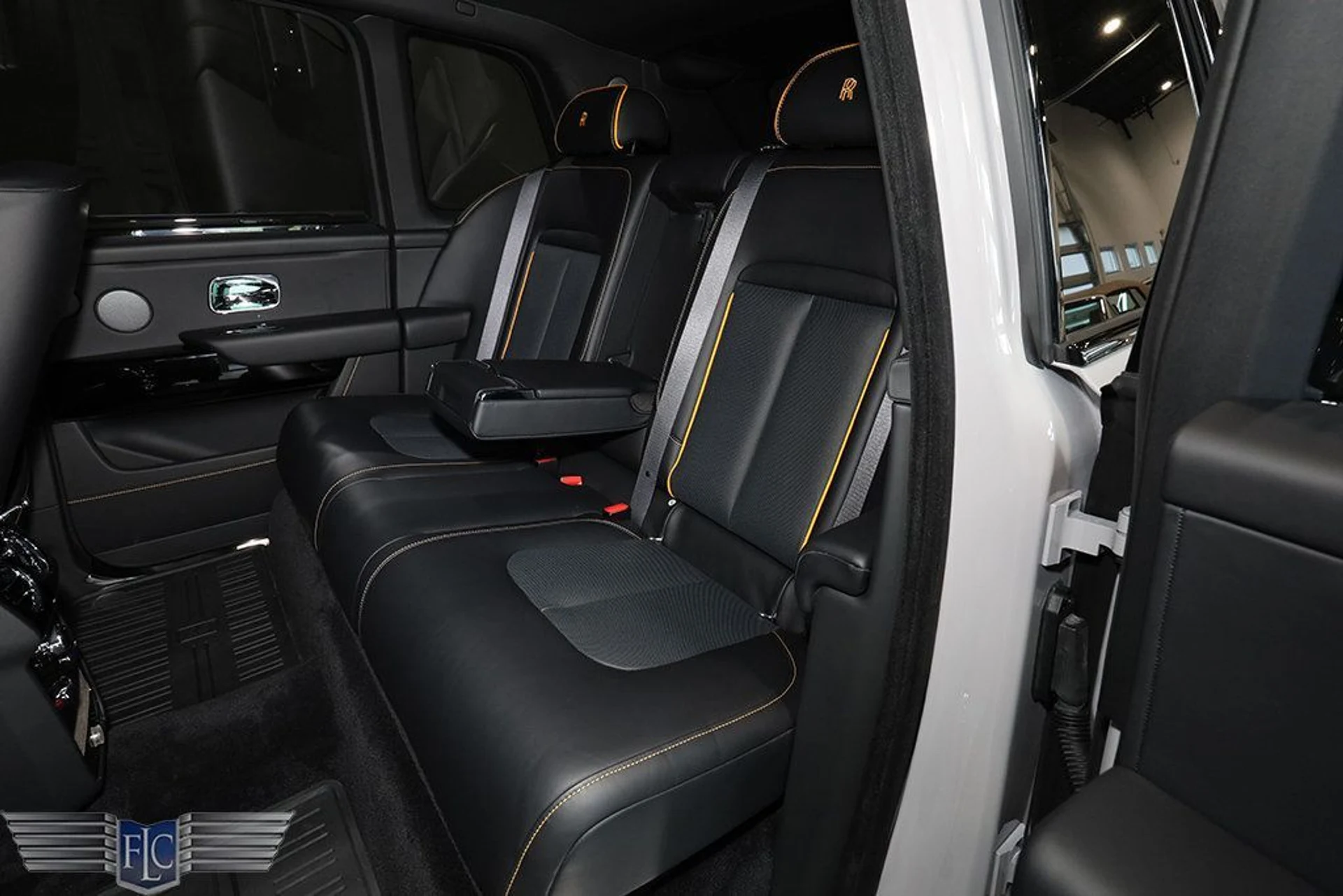 mph020_118290155_used_2024_rolls_royce_cullinan_blackbadgesportutility_9689_22957854_21_1024_4fd358e6e2