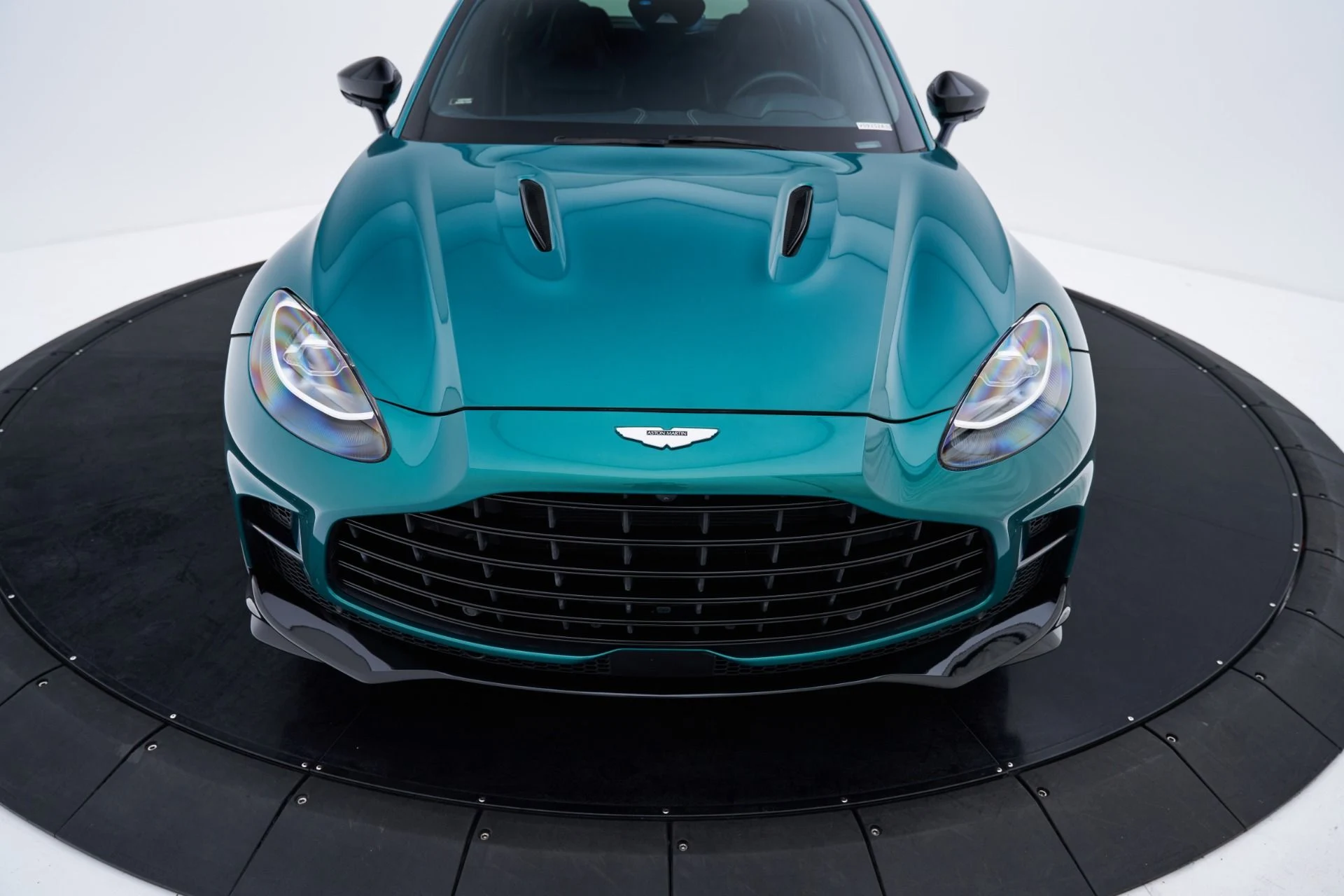 mph020_1185523756_Used_2024_Aston_Martin_DBX_707_1793218303_008092c4f0