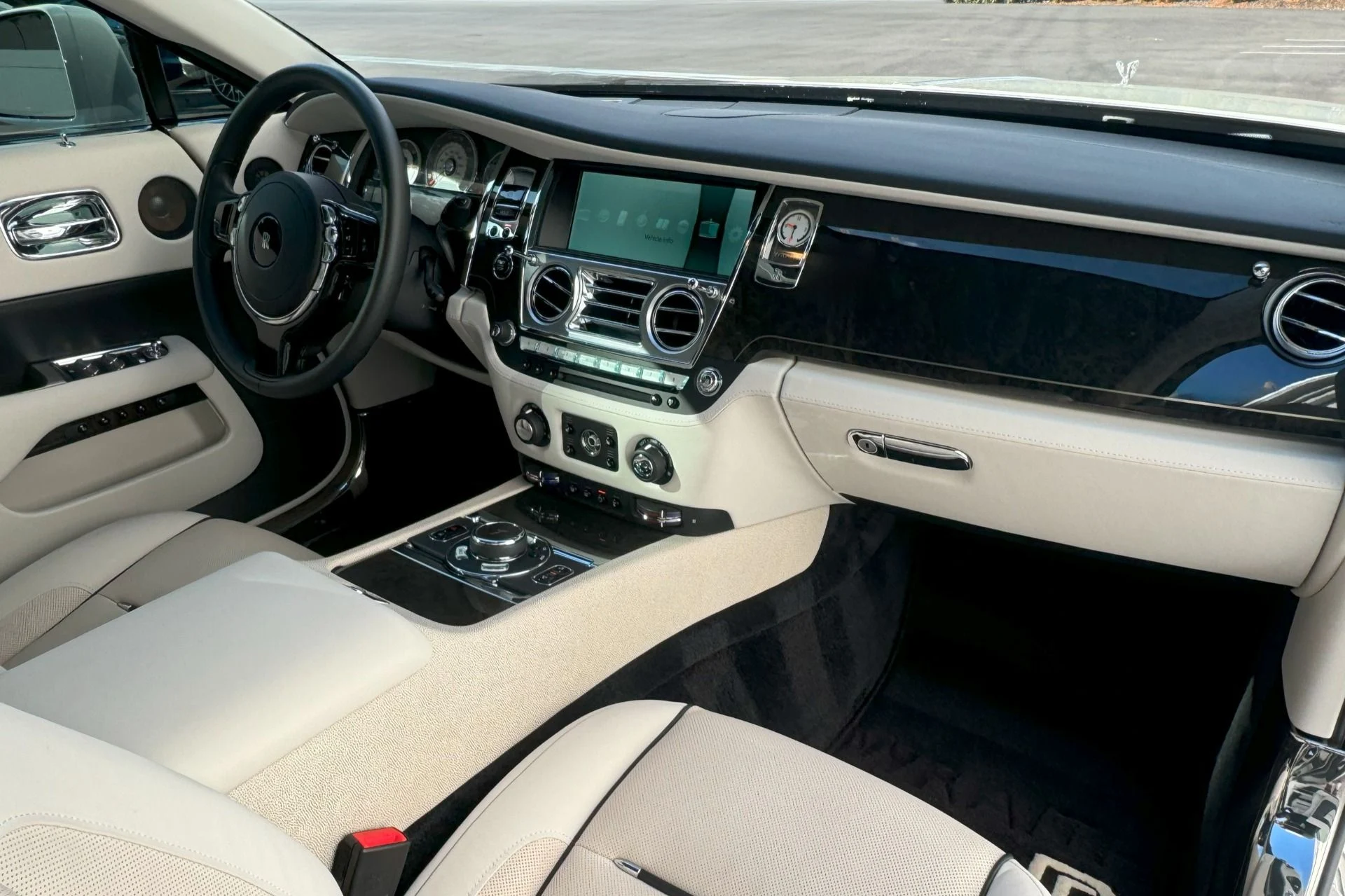 mph020_11907357_Used_2018_Rolls_Royce_Wraith_1767023392_da6c72cdac