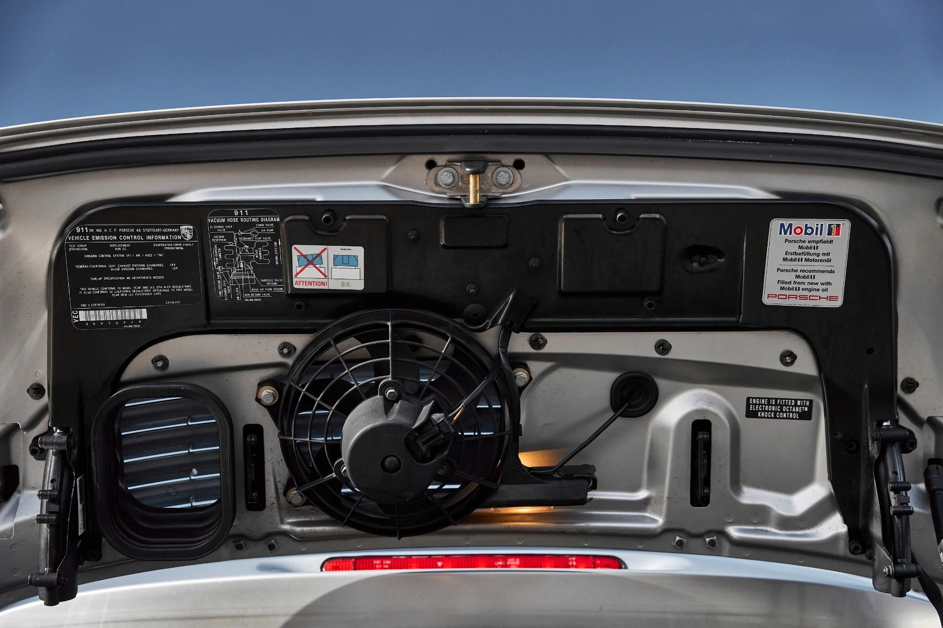 mph020_1192660388_Used_2002_Porsche_911_Carrera_1766458420_96714f8ef2