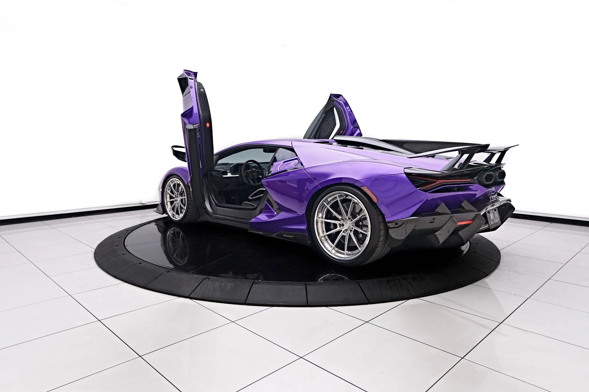 mph020_1194560100_Used_2024_Lamborghini_Revuelto_Base_1756862222_214eafd9be