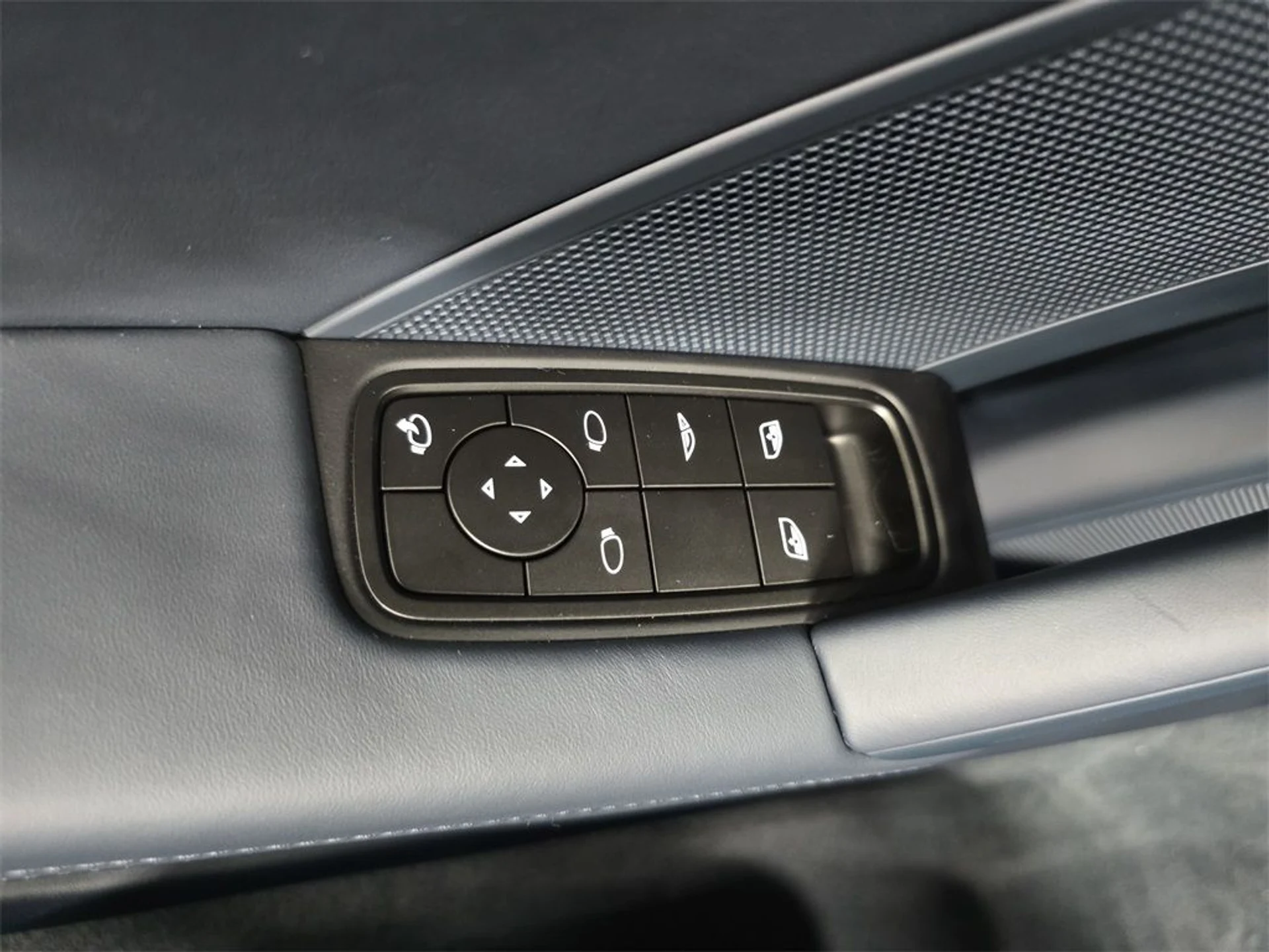 mph020_1196029163_3380585e26d51eecb1547d814e883279_b7aa255e71