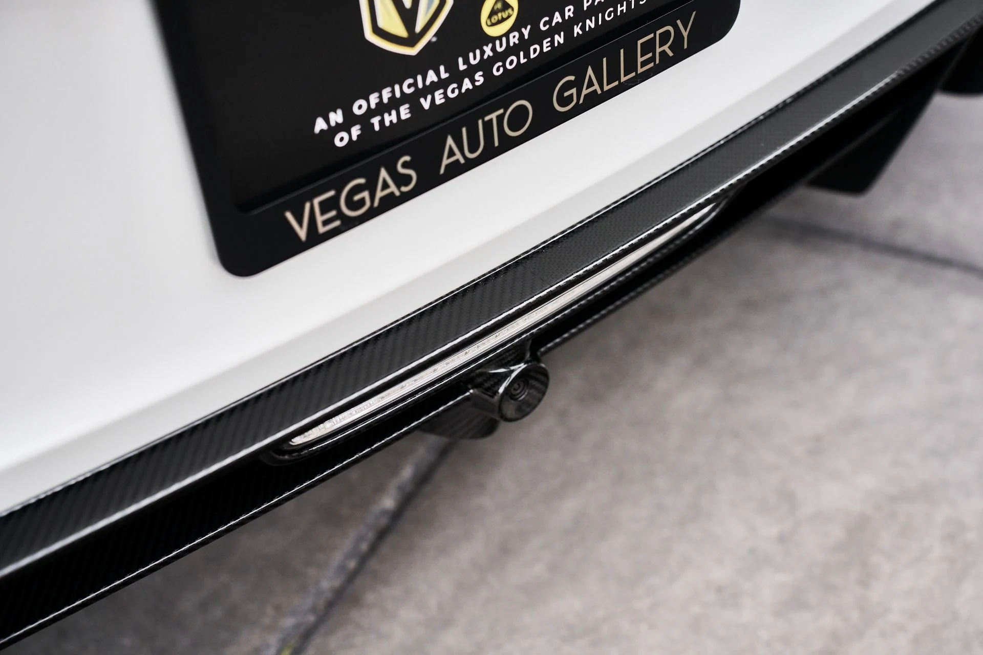 mph020_1206629066_Used_2015_Porsche_918_Spyder_w_Weissach_Package_1764874366_18e09ed144