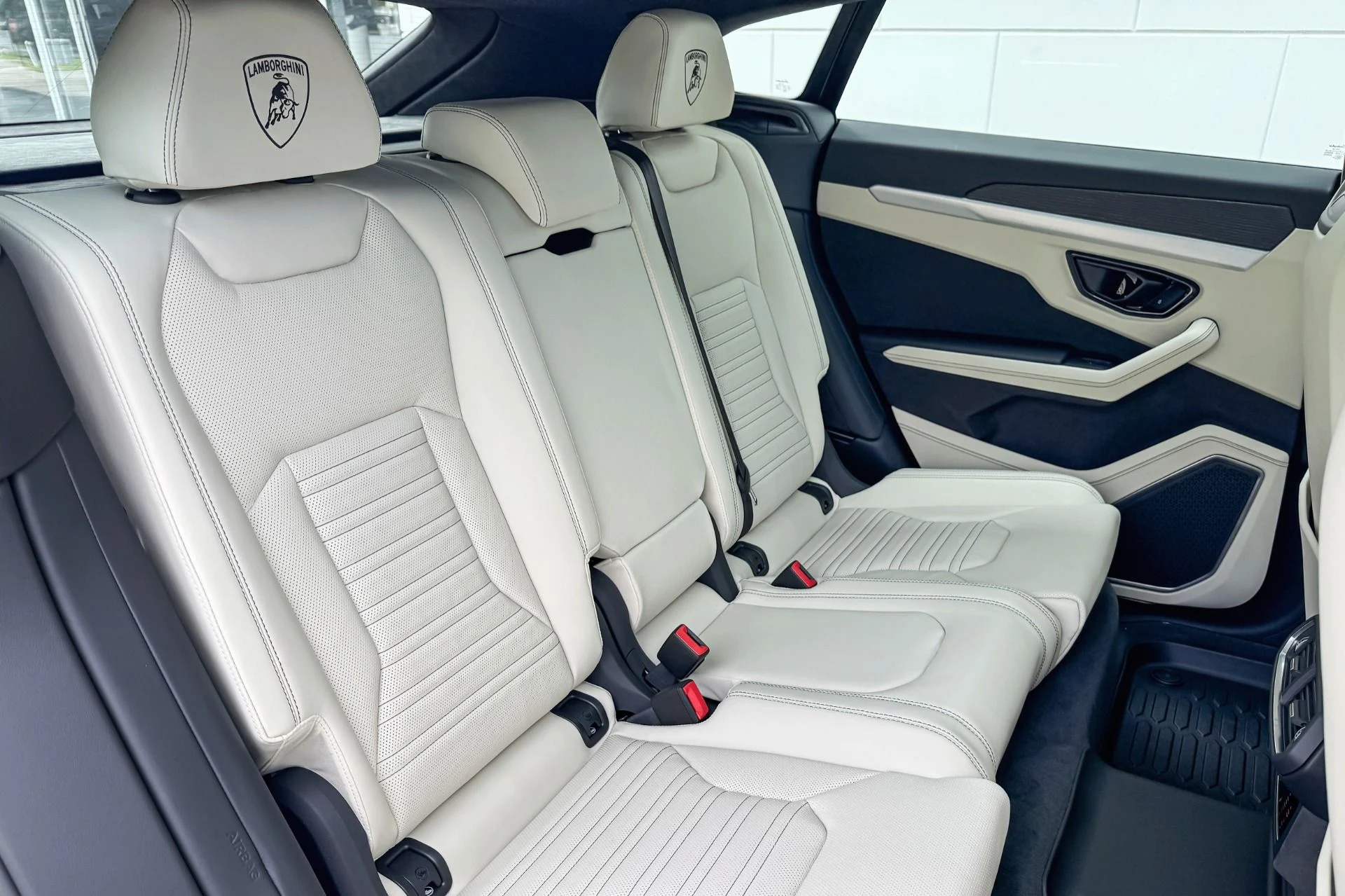 mph020_120714555_Used_2025_Lamborghini_Urus_SE_1764806150_fd484f9314