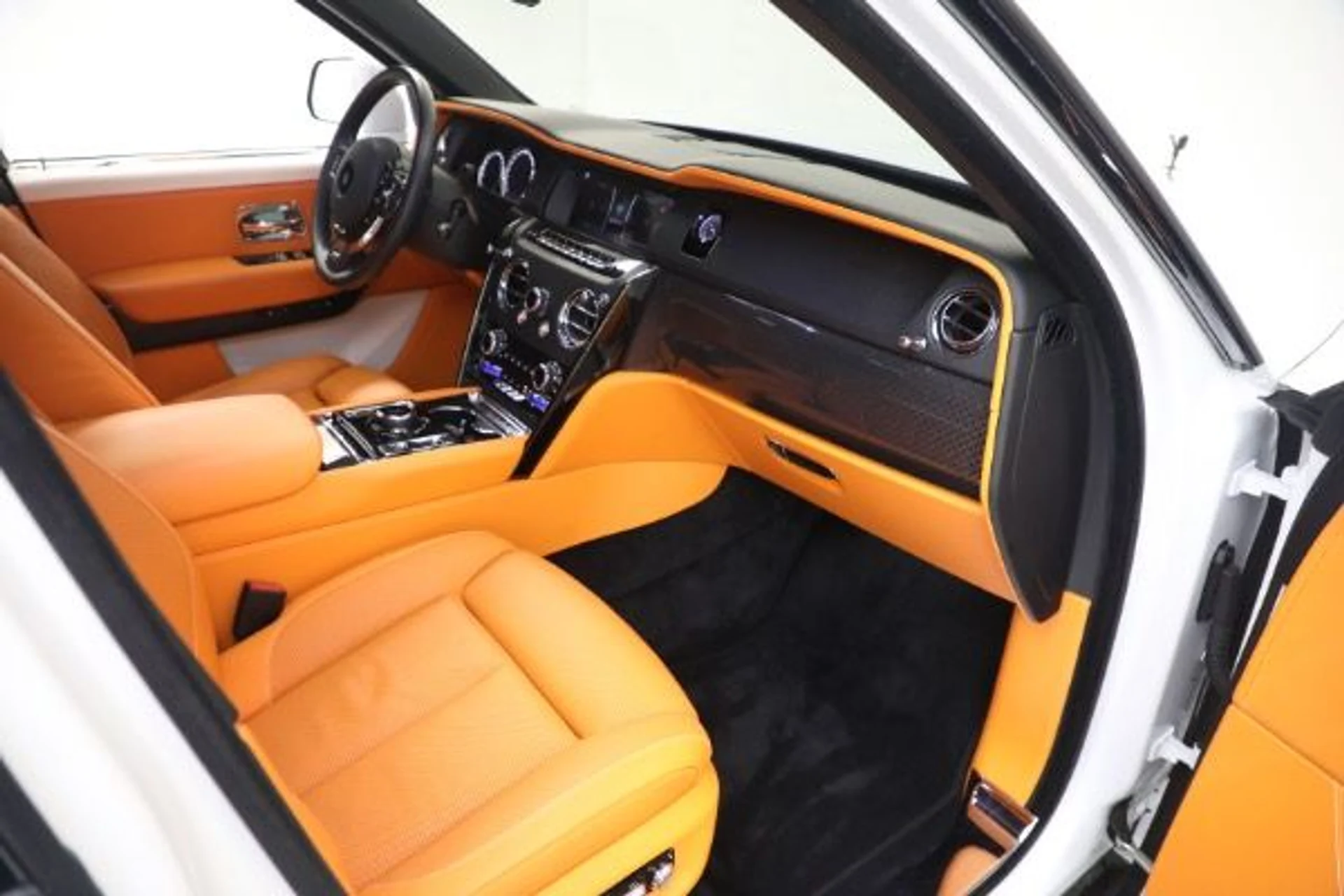 mph020_1216064228_Used_2022_Rolls_Royce_Black_Badge_Cullinan_972eb0e909