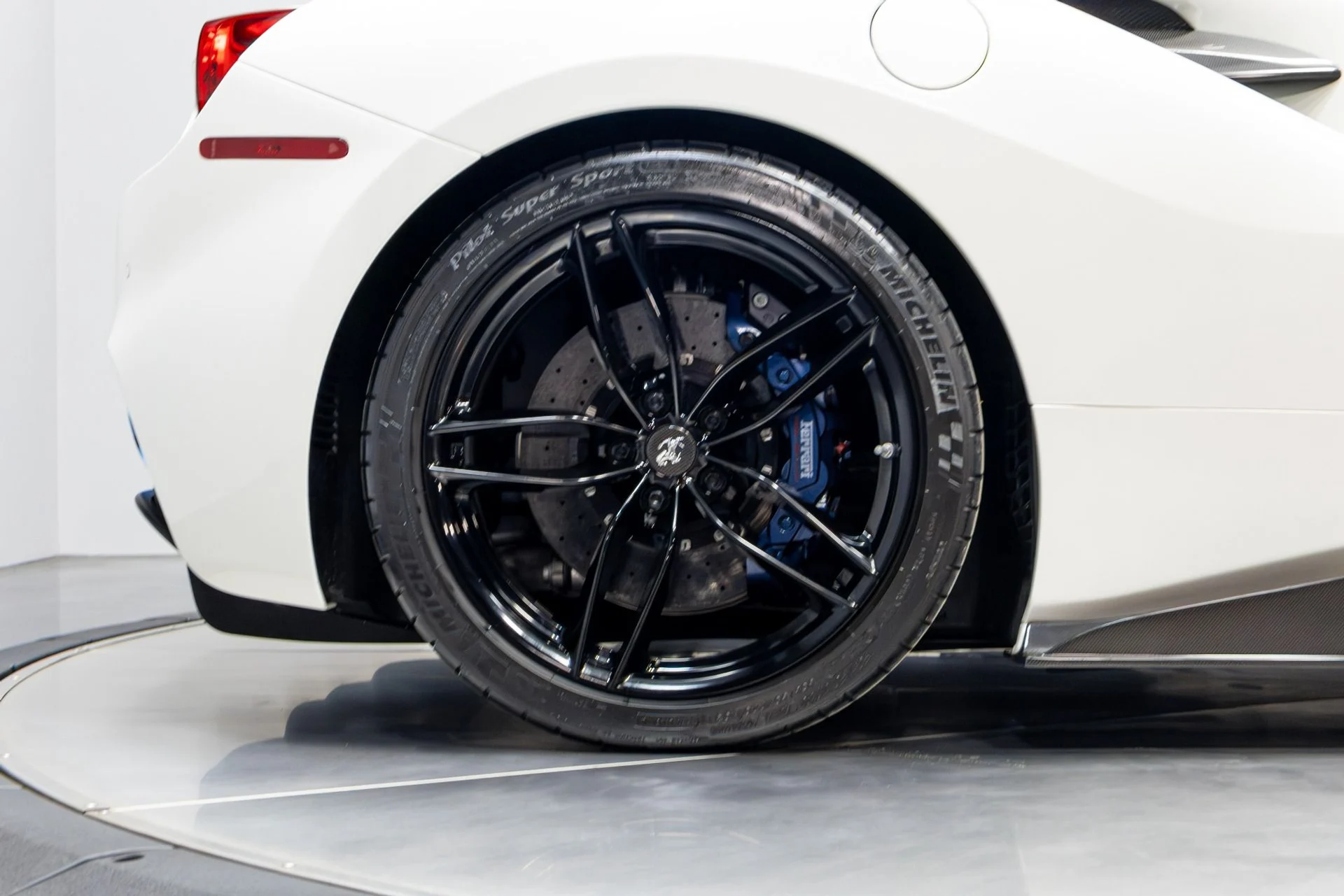 mph020_1218833082_Used_2018_Ferrari_488_Spider_1774434782_4b1230708c