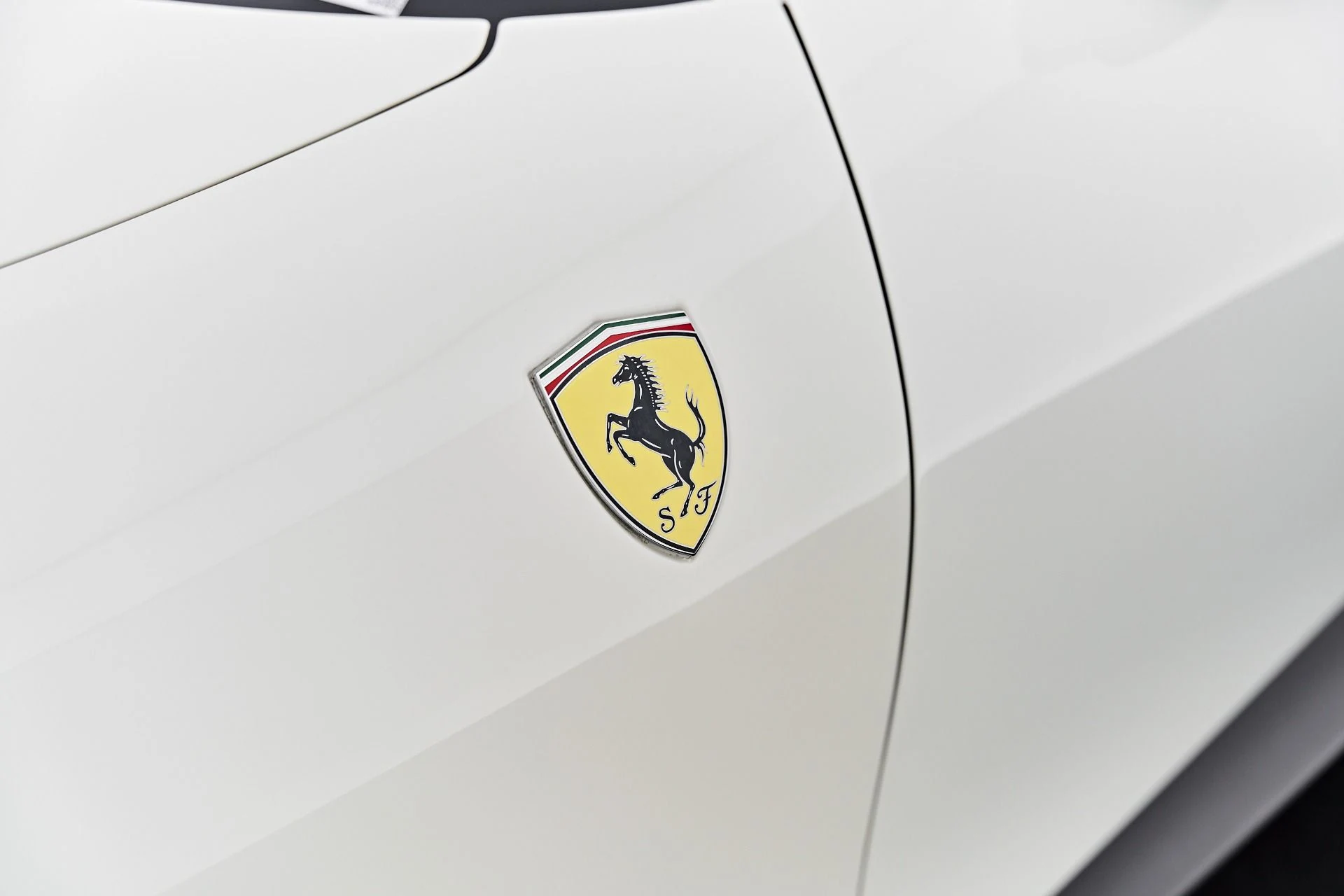 mph020_1223049186_Used_2022_Ferrari_Roma_Base_1787882076_ac087fab94