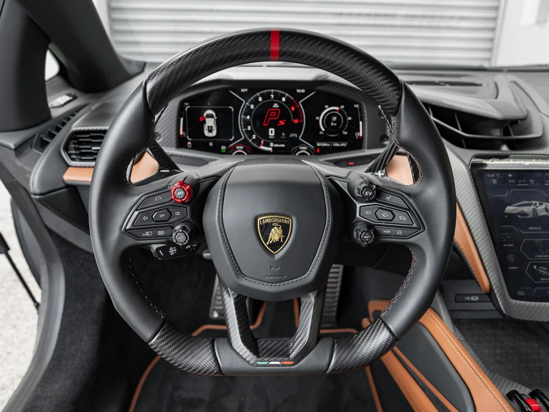 mph020_1224085518_Used_2024_Lamborghini_Revuelto_1758910278_16c157f7de