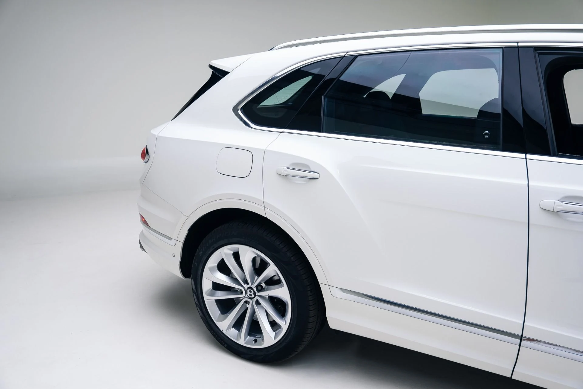 mph020_1224866178_Used_2024_Bentley_Bentayga_V8_1765307017_bf4c8e7ada