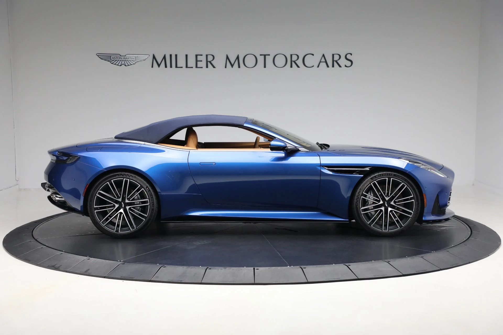 mph020_1224908196_New_2025_Aston_Martin_DB_12_Volante_704b795bf6